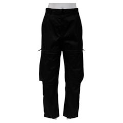 Pantalon cargo Prada pour femme, taille 42, noir, en nylon, avec plusieurs poches zippées