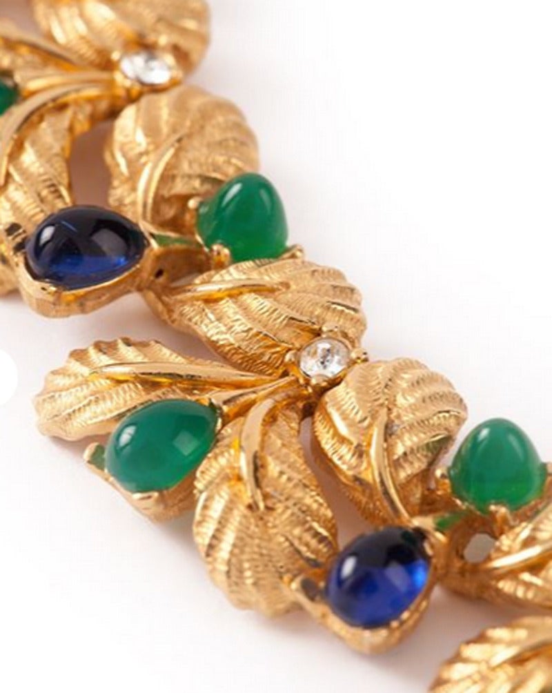 Gorgeous French Haute Couture Necklace of the Seventies. Emerald and sapphire glass cabochons, crystal stones. Gold plated metal. 
Marked: Carven. 
size: small size: length: 35 cm - 13 3/4 in, width: 2.3 cm - 0.9 in.
Very good condition. 