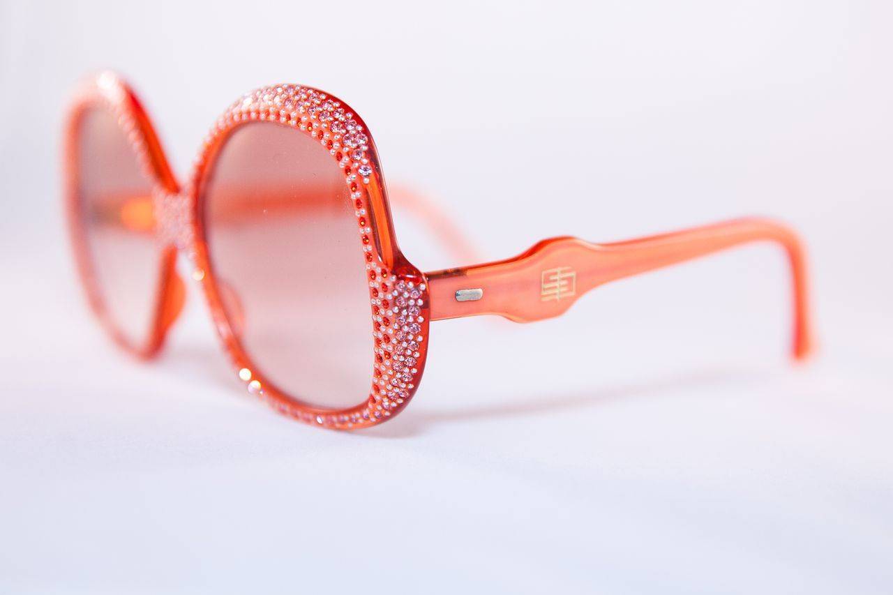 Unique and gorgeous Salmon pink 'Maharaja' 70's sunglasses from Emilio Pucci, pink & orange crystal stones. Excellent condition - New old stock. 
Size: lens diameter: 52 millimetres, bridge width: 16 millimetres, arm length: 130 millimetres.