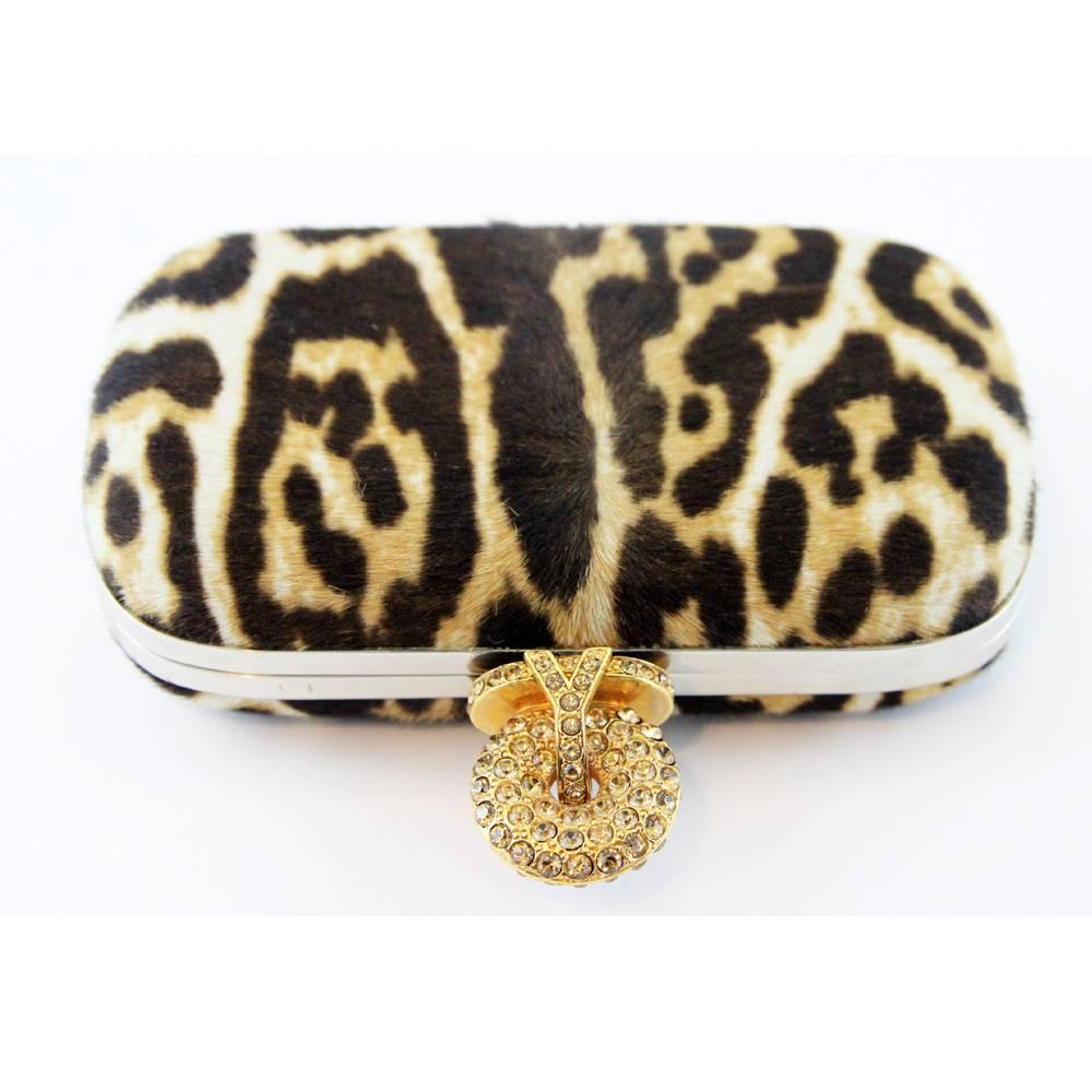 To die for !!!! YSL Leopard print must have evening clutch. Pony. c.2000. Bi-color metal hardware. Crystal stones. 
Signed: Yves Saint Laurent Rive Gauche. 
Size: 16 x 9 x 4 cm - clasp
Excellent condition. 
