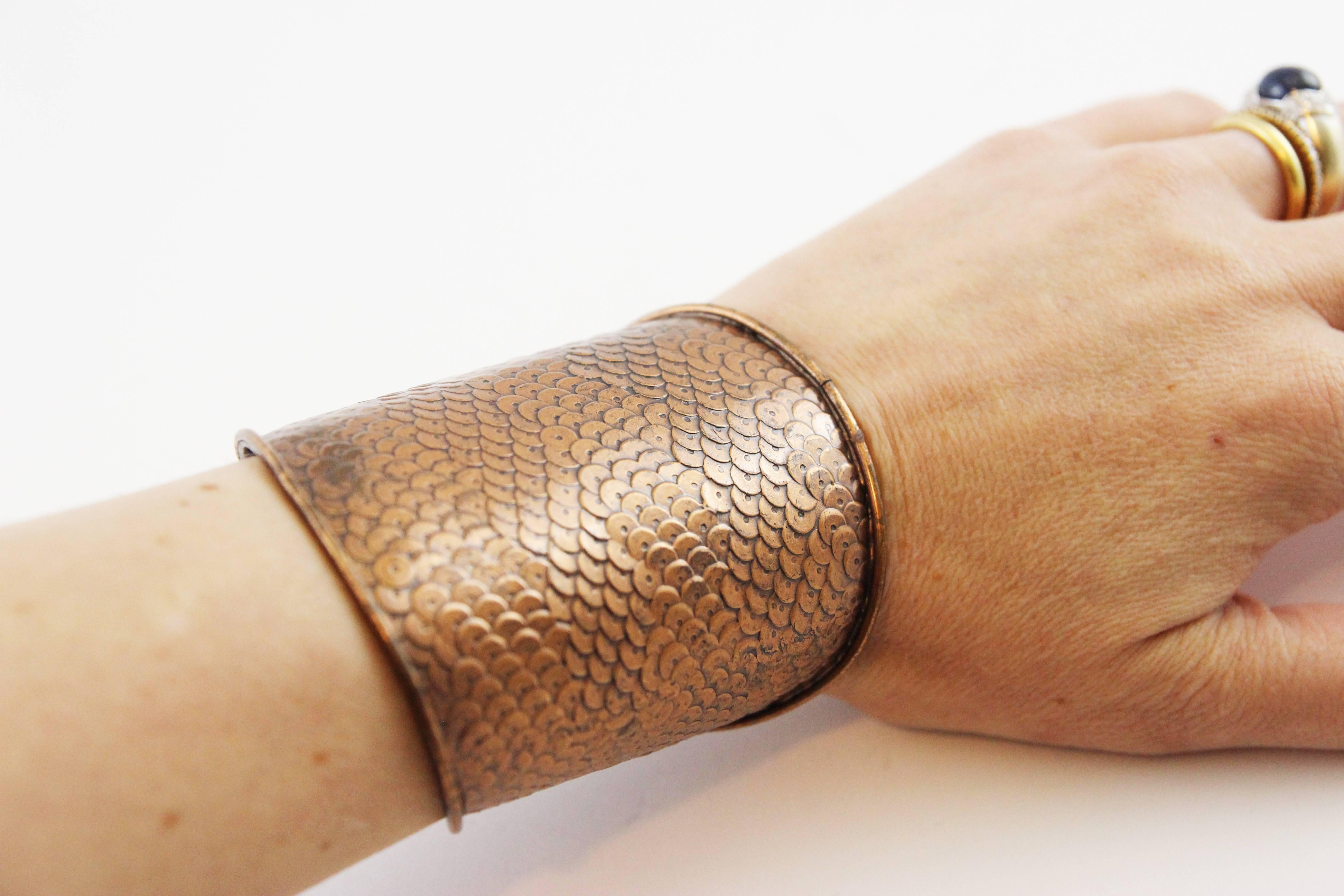 Paris Premier Etage Scale Couture Cuff, 1980s In Excellent Condition For Sale In Verviers, BE