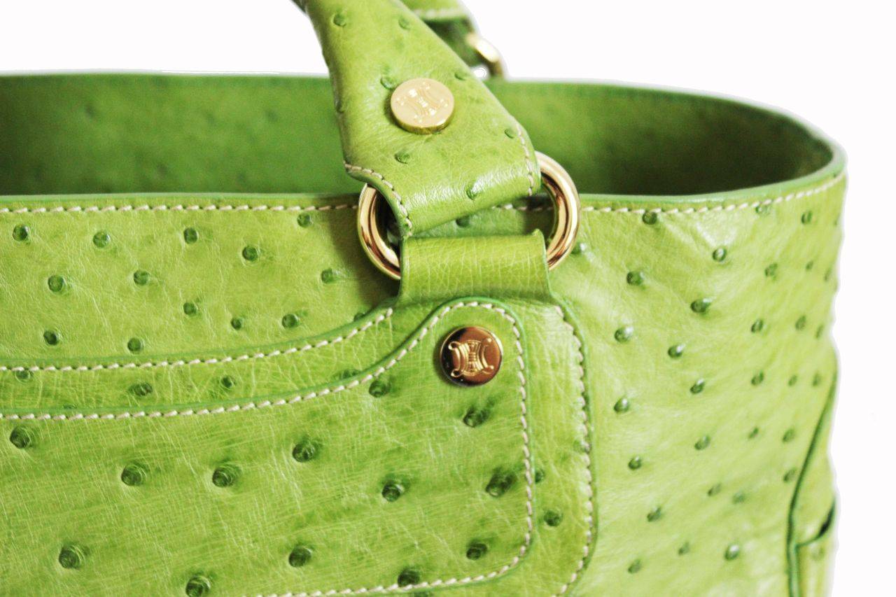 Rare Incredible Céline Green Ostrich Handbag In Excellent Condition In Verviers, BE