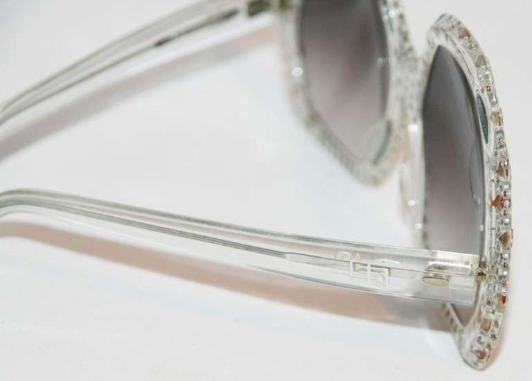 Very limited Edition of Emilio Pucci Sunglasses of the Seventies. Maharaja Collection. White & red crystal handmade settings. Marked: Emilio Pucci, Made in France, Excellent condition.