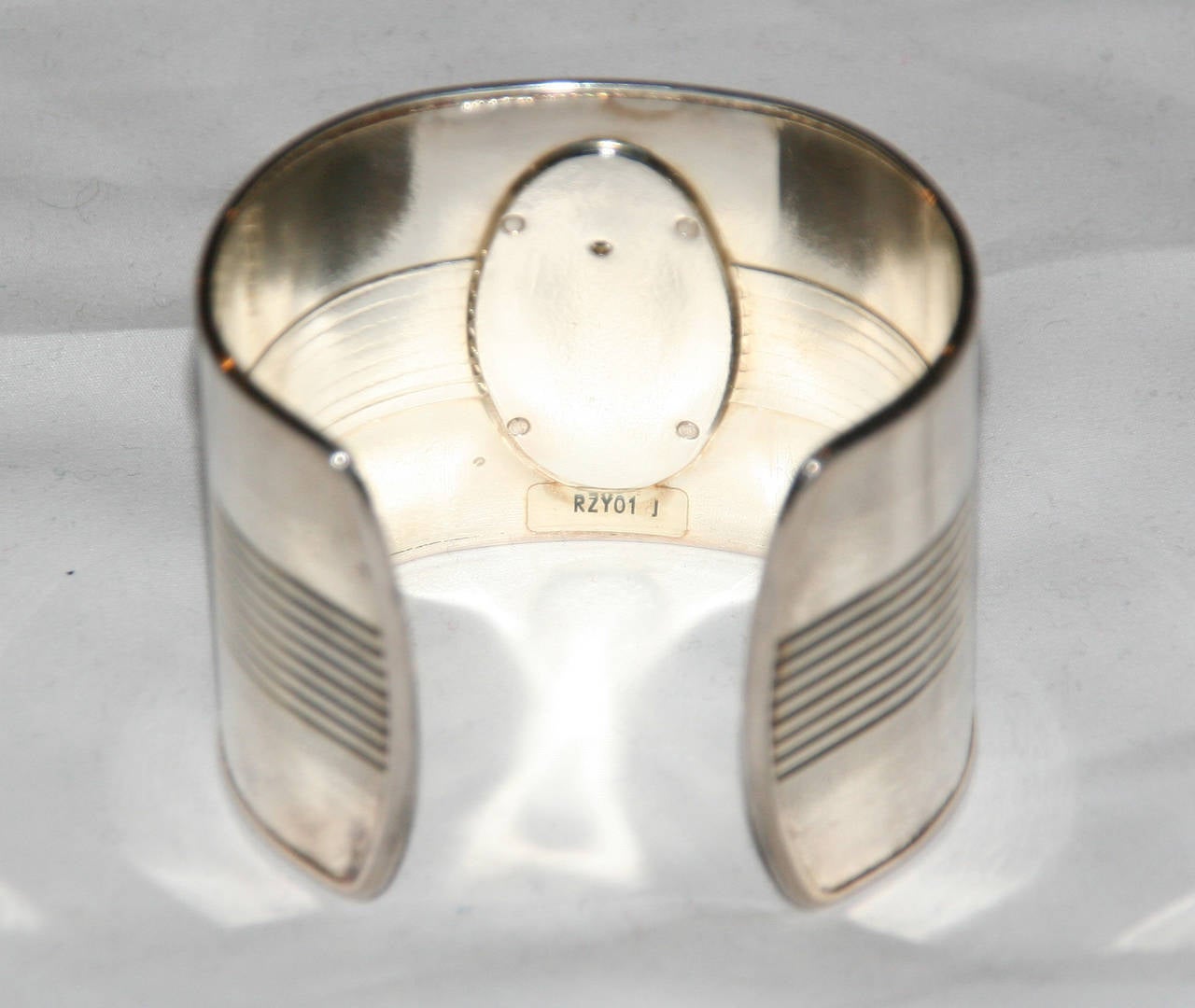 Fantastic JPG Perfume Cuff of 1993. The Classic Perfume Bottle. Chrome and pink silver plated metal. Width: 5.5 cm - 2.2 in, opening: 2.5 cm - 1 in.