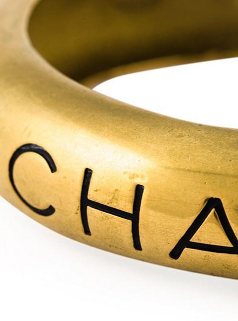 Great and really unusual to find! Iconic Chanel Paris vintage cuff of 1994. Excellent vintage condition. Size: Width: 2.2 cm, 0.9 in. Inside diameter: 6.5 cm - 2.5 in.
