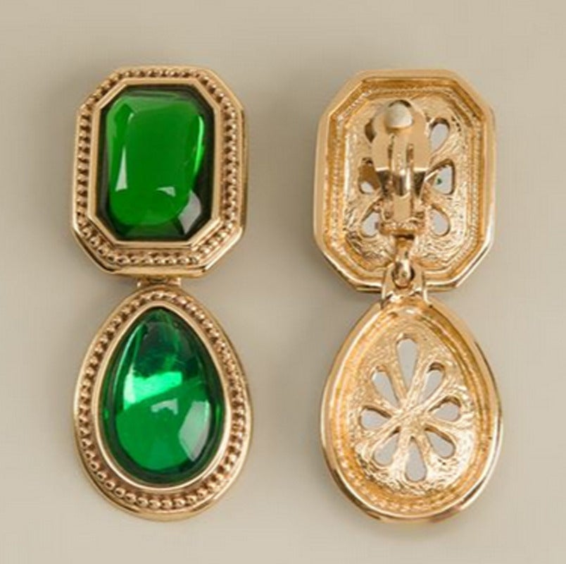 Fanatstic deep Emeral Green YSL earrings of the 80s. Excellent condition. Made of gold plated metal and green cabochons. Marked YSL Made in France. Size: 7.5 x 2.8 cm - 3 x 1.1 in.