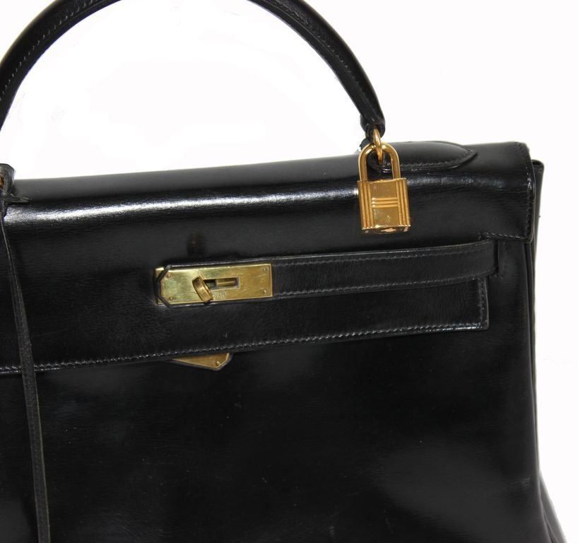 Just fantastic Iconic Hermès 'Grace Kelly' Handbag of 1971. Gorgeous Black box leather quality, gold hardware finishing. Size 32 cm. Marked: Hermès Paris. Letter on strap: Z. Very Good vintage condition.