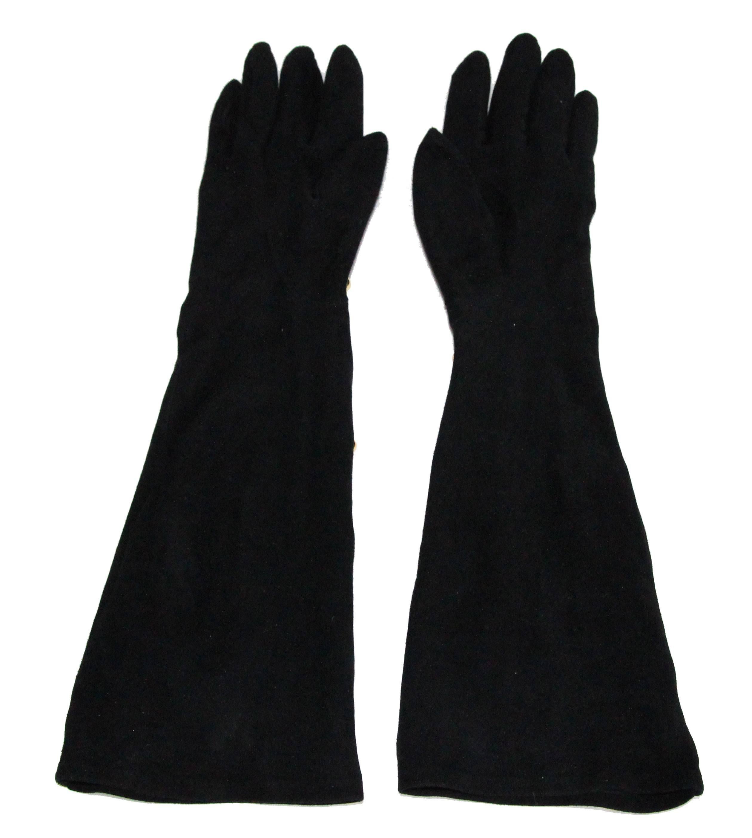 Exceptional & collectable Hermès vintage gloves. Made of black suede leather and gold plated metal beads. c. 1980. Excellent vintage condition.  Marked Hermès Paris Made in France. Size: 7 1/2. Total length: 43 cm - 17 in. 