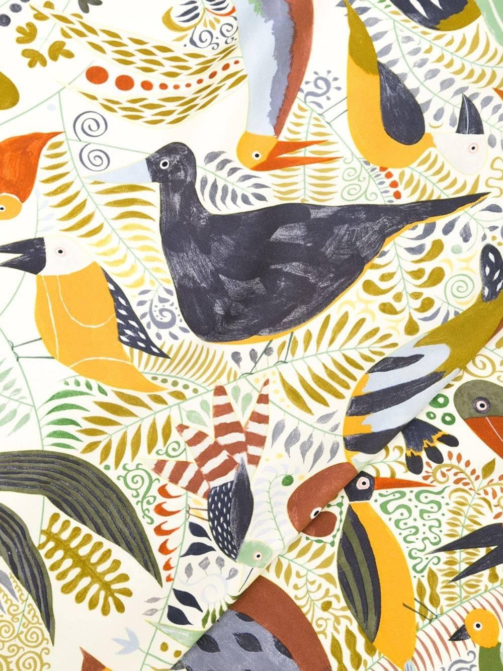 Spring look, multicoloured silk 'Le bal des oiseaux' scarf from Hermès Vintage by Jeff Fisher. 1st Ed. 2014. 

New condition. Size: 90 x 90 cm - 35.4 x 35.4 in