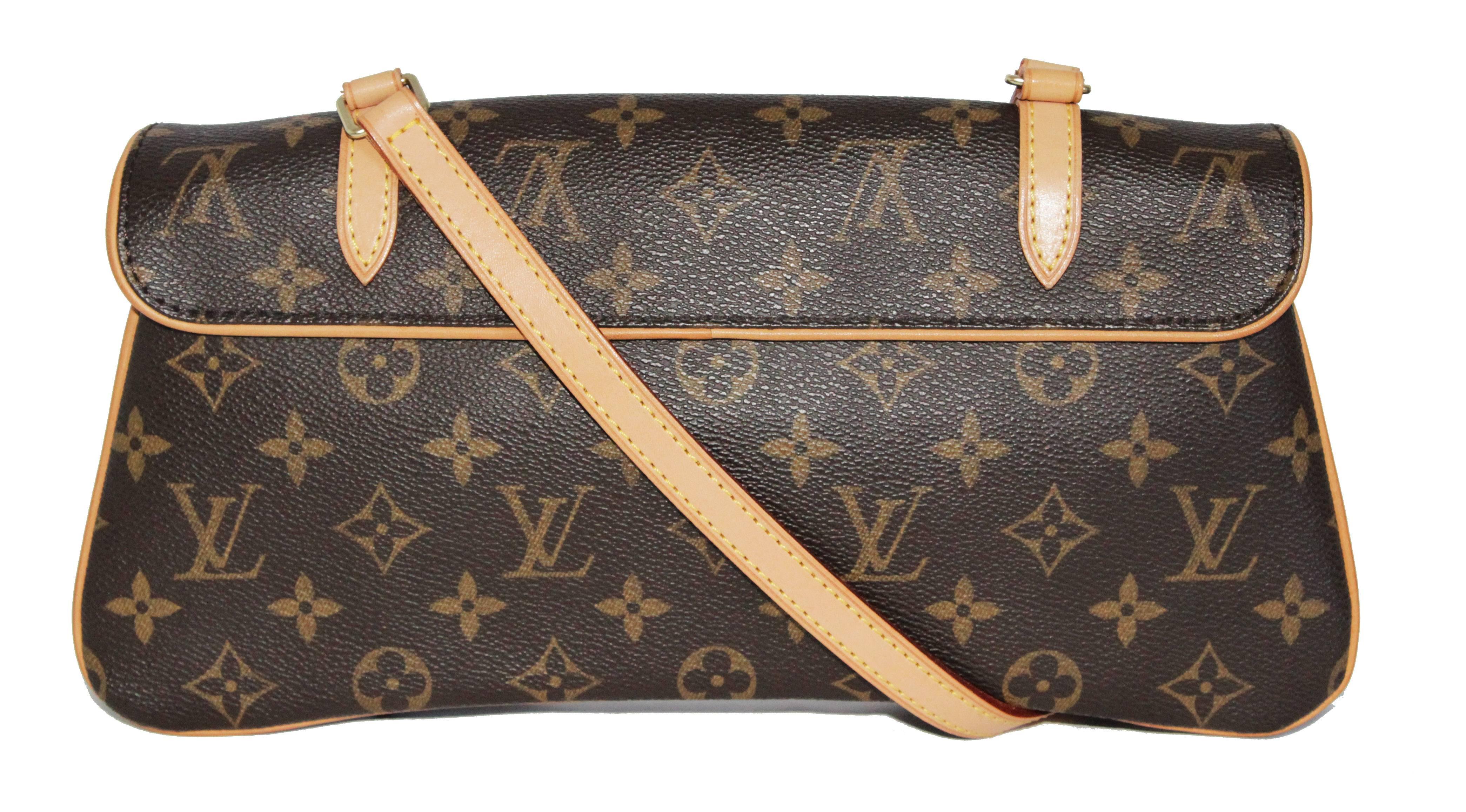 Great Marelle MM Louis Vuitton clutch handbag of 2004. Made of monogram canvas and gold hardware.

Size : 31 x 16 x 4 cm - 12.2 x 6.3 x 1.6 in.

Marked : Louis Vuitton PARIS Made in France. Serial number : VI1024

Excellent condition. 