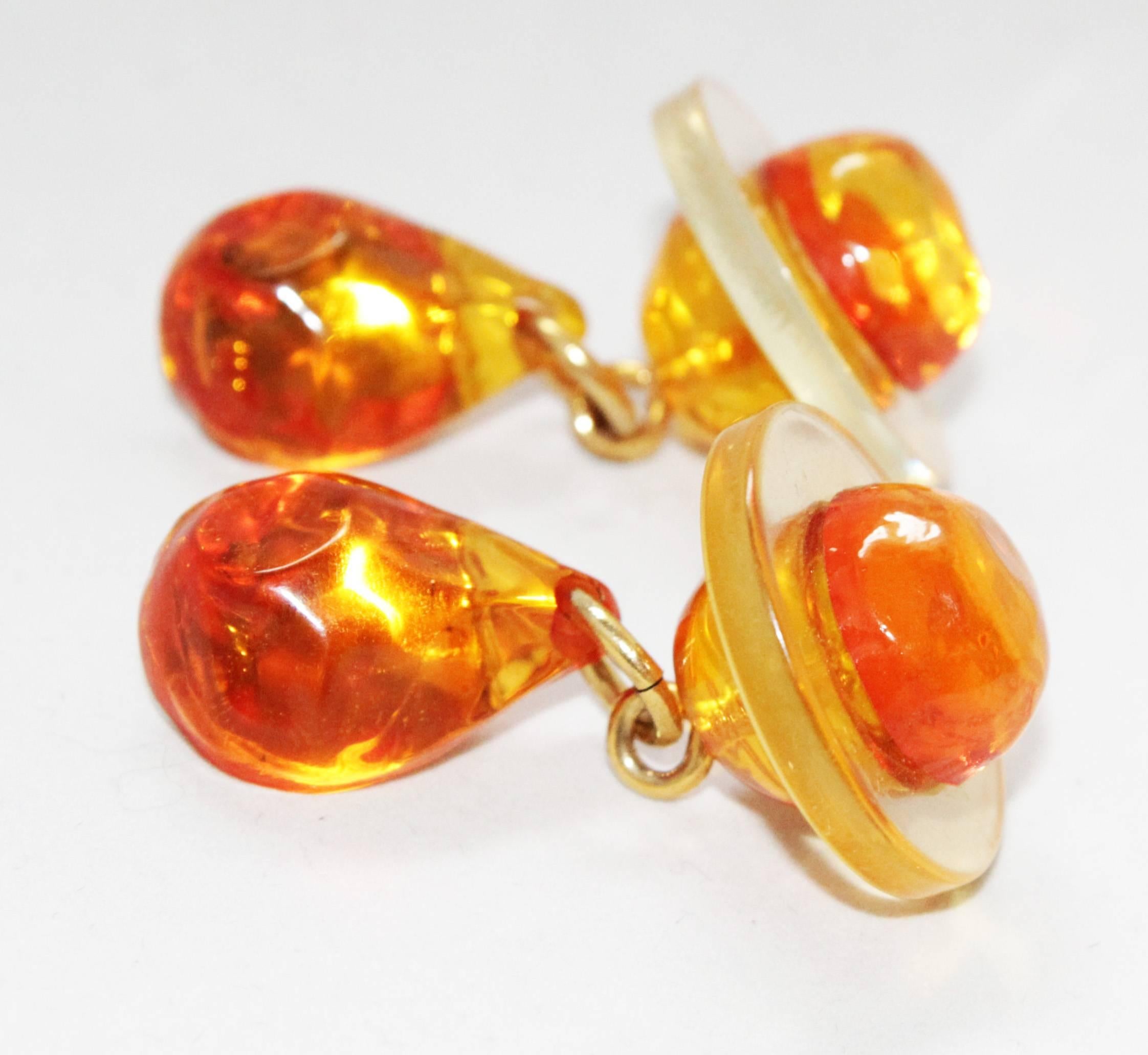 Space Capsule french 80s earrings, made of orange/amber resin. Great & unique design. 

Marked: Marc Labat

Size : 6 x 2 cm - 2.4 x 0.8 in.

Excellent vintage condition.