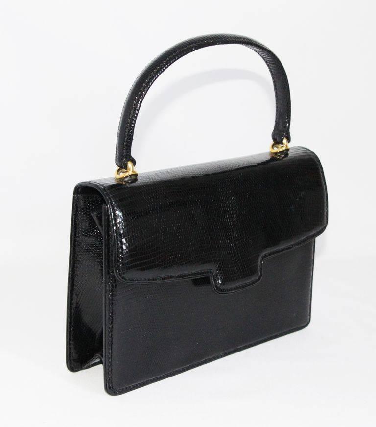 Amazing & collectable little vintage Gucci lizard bag. Made of black lizard skin, black leather lining, gilt metal hardware. 

Marked : Gucci Made in Italy

Size : 21 x 15 x 4.5 cm - 8.3 x 5.9 x 1.8 in.

Very good vintage condition. 
