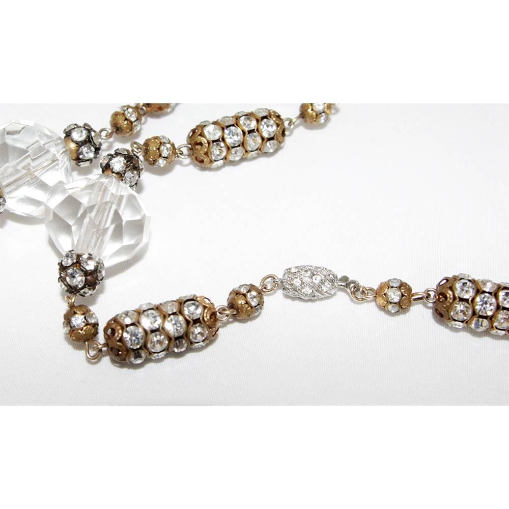 Gorgeous faceted crystal necklace of the 50s. Made of gilt metal, crystal and faceted glass. Attributed to Miriam Haskell. 

Size : 60 x 2 cm - 23.6 x 0.8 in.

Excellent vintage condition. 