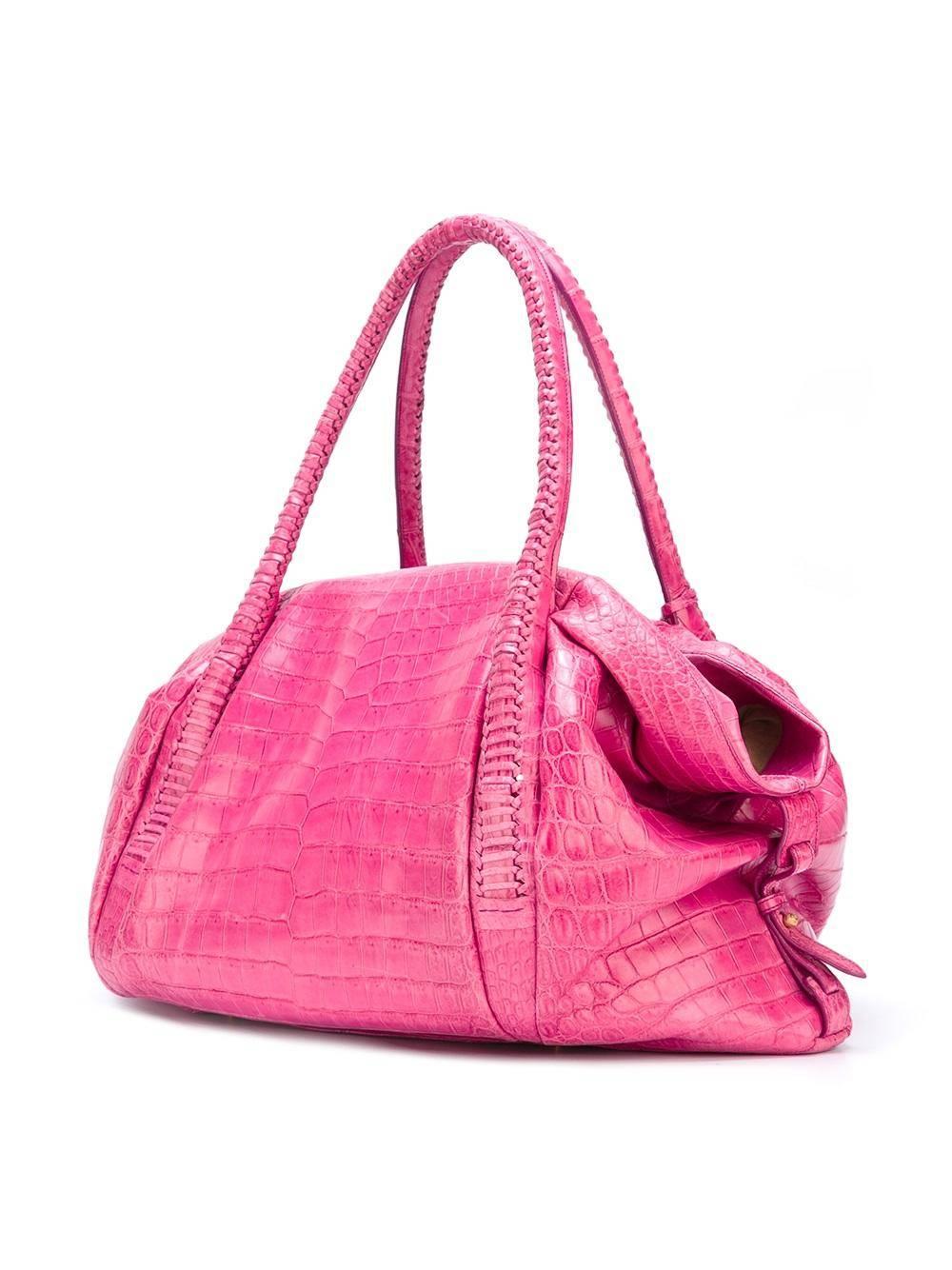 Exceptional and in excellent condition. Ferragamo pink crocodile leather handbag, gilt metal hardware and suede inside. 

Marked : Salvatore Ferragamo Made in Italy

Size : 50 x 30 x 20 cm

Excellent condition. International Shipping. 