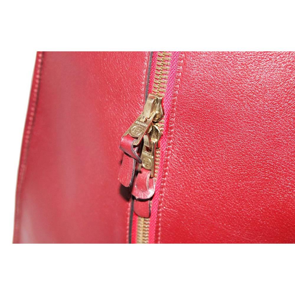 Women's or Men's Just fabulous color for this Hermes feu2dou travel bag 1996