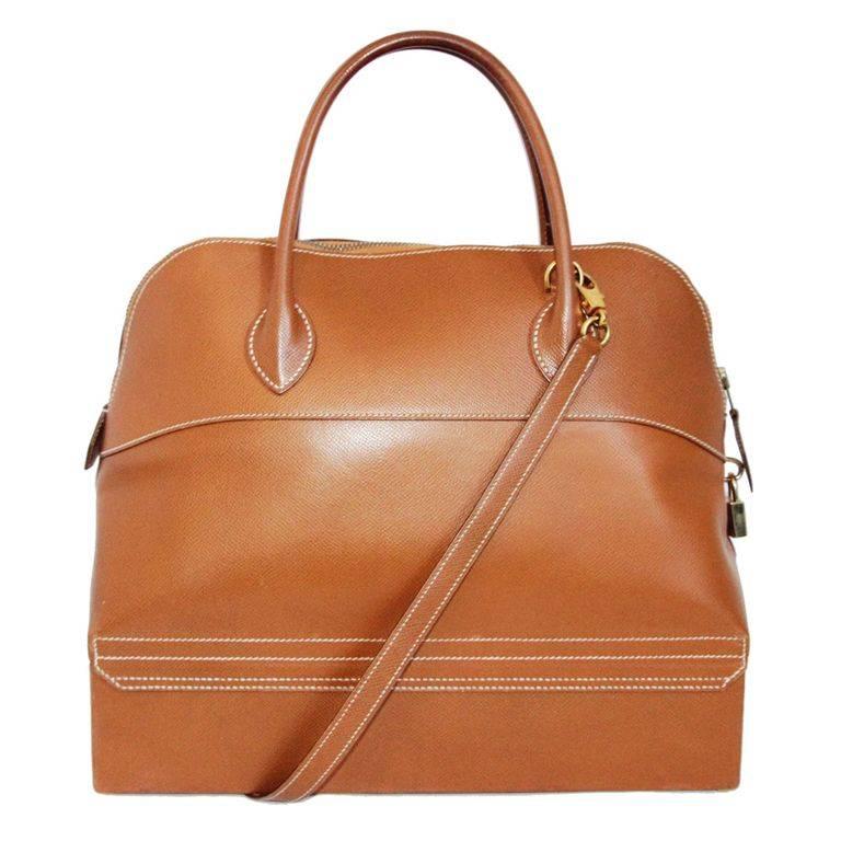 Rare Hermès Macpherson doctor bag of 1990. Made of gold courchevel leather, gilt metal finishing.
This gorgeous trunk bag with a case at the bottom is a limited edition created specially for the model Elle Macpherson. 

Marked : Hermès Paris Made in