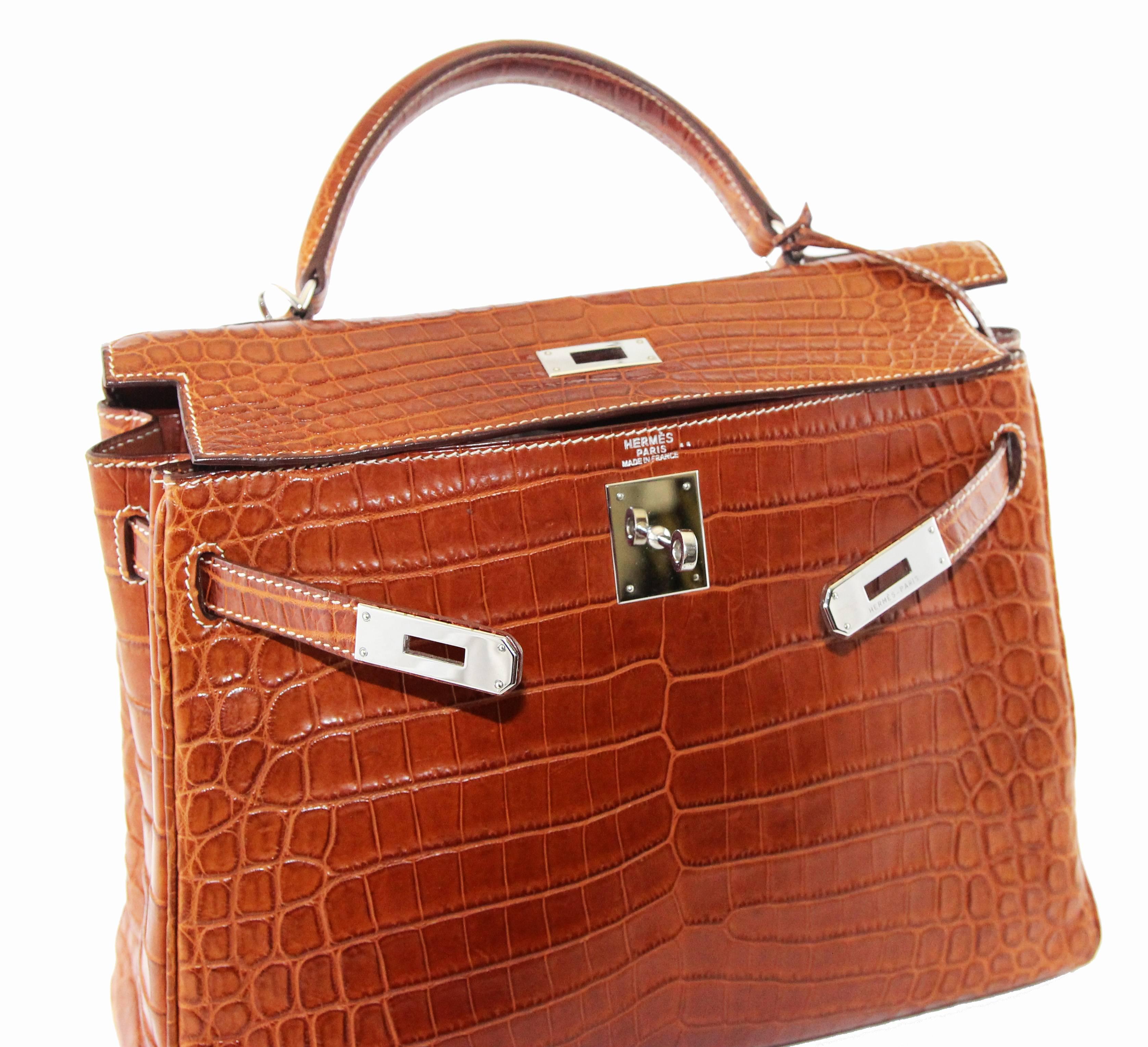 Incredible barenia color for this Hermes Kelly handbag in crocodile niloticus leather, silver Hardware. Shoulder strap. Delivered with certificate and original box
Marked: Hermès Paris Made in France. Stamp J in a square, Year 2006
Size: 32 cm