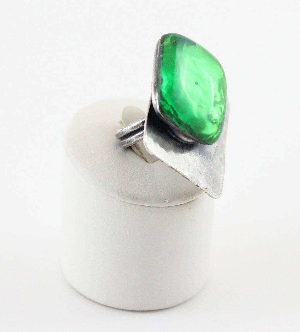 Spectacular Jacques Gautier vintage green emerald ring. Hammered silver plated metal, 60s
Size: adjustable size, Square: 3.5 cm - 1.37 in. 
Excellent vintage condition.
Signed J. Gautier Paris. Jacques Gautier was named by Christian Dior: 