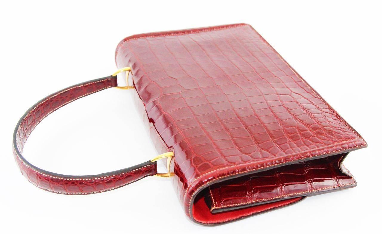 Incredible red croco Hermes vintage bag of the 60s. The Etrier Model. Red porosus crocodile, red calf lining. 18 kt gold plated metal hardware. Delivered with CITES. International Shipping. 

Marked: Hermès Paris 

Excellent vintage condition
