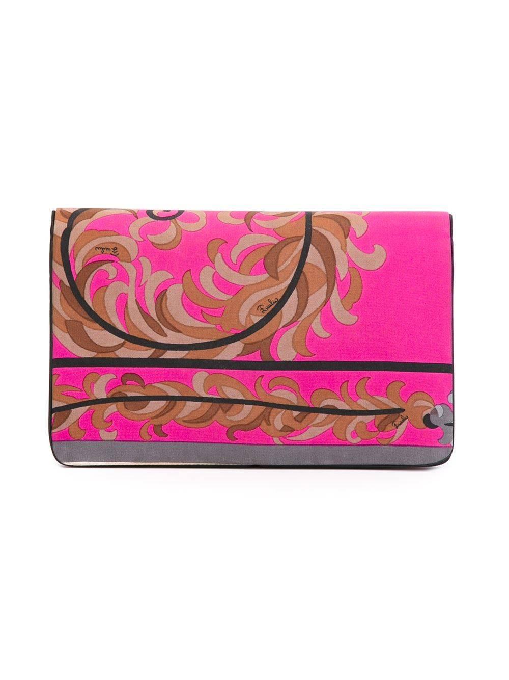 Fabulous and collectable Emilio Pucci silk flowers clutch. late 60s, early 70s. One of a kind in excellent vintage condition (no defect or use to specify). 

Size: 20 x 12 x 3 cm. 