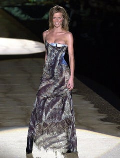 ROBERTO CAVALLI – Archivkollektion, Laufstegkollektion Herbst/Winter 2001: Ensemble aus Denim-Korsett, Seidenkleid und Schal