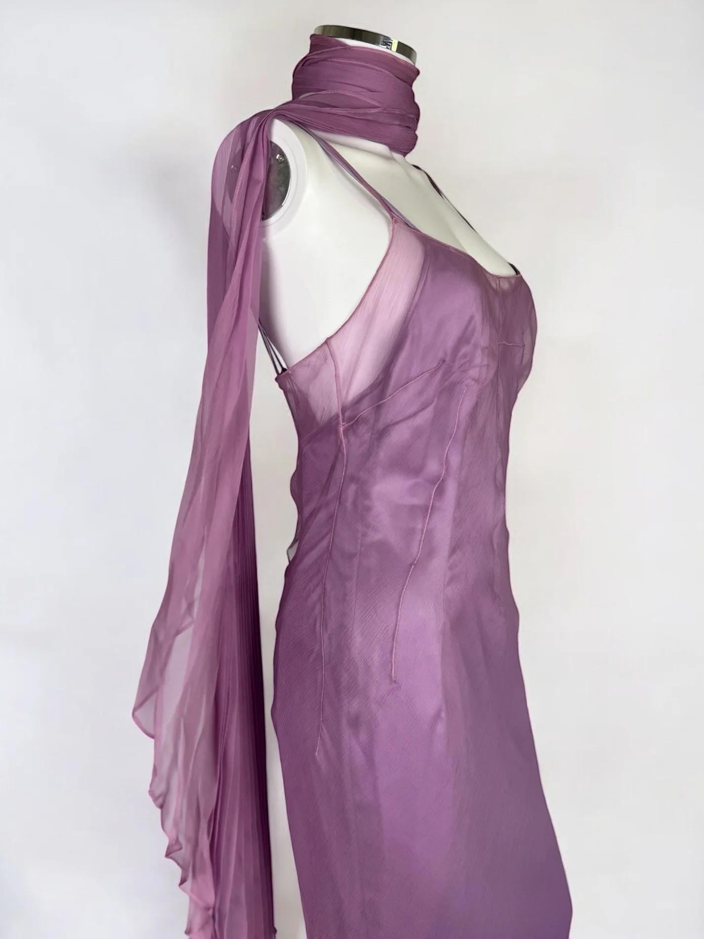 Automne 2000 Dolce & Gabbana Robe en soie lilas avec écharpe en vente 2