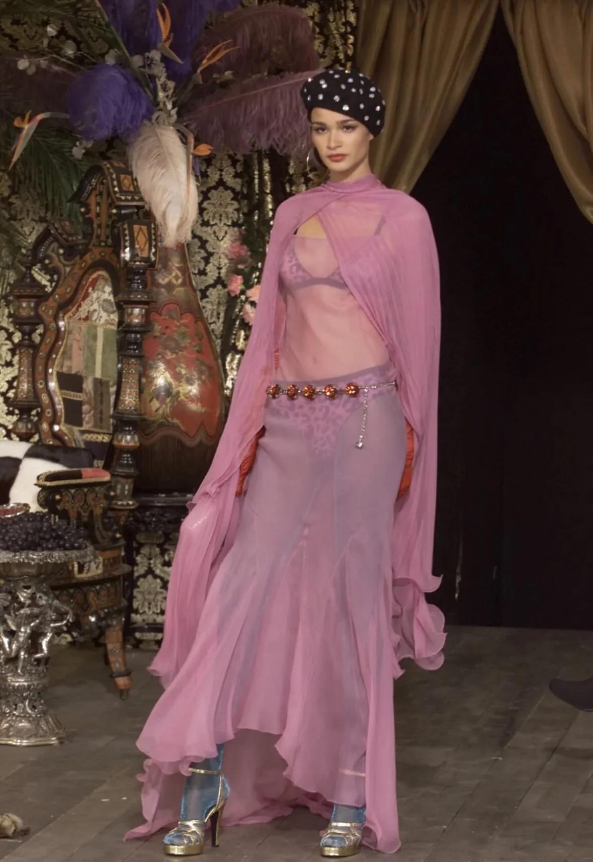 Automne 2000 Dolce & Gabbana Robe en soie lilas avec écharpe en vente 4