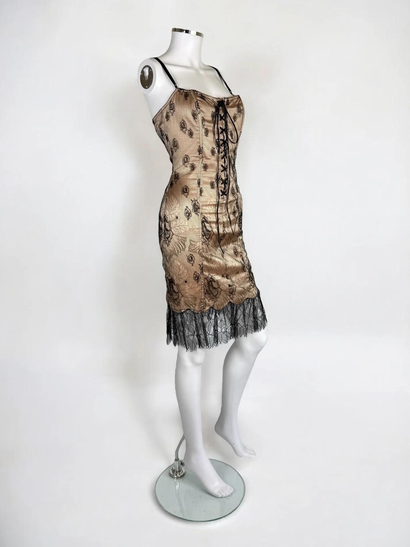 Mini abito a corsetto in pizzo Blumarine, SS 2004 in vendita 2