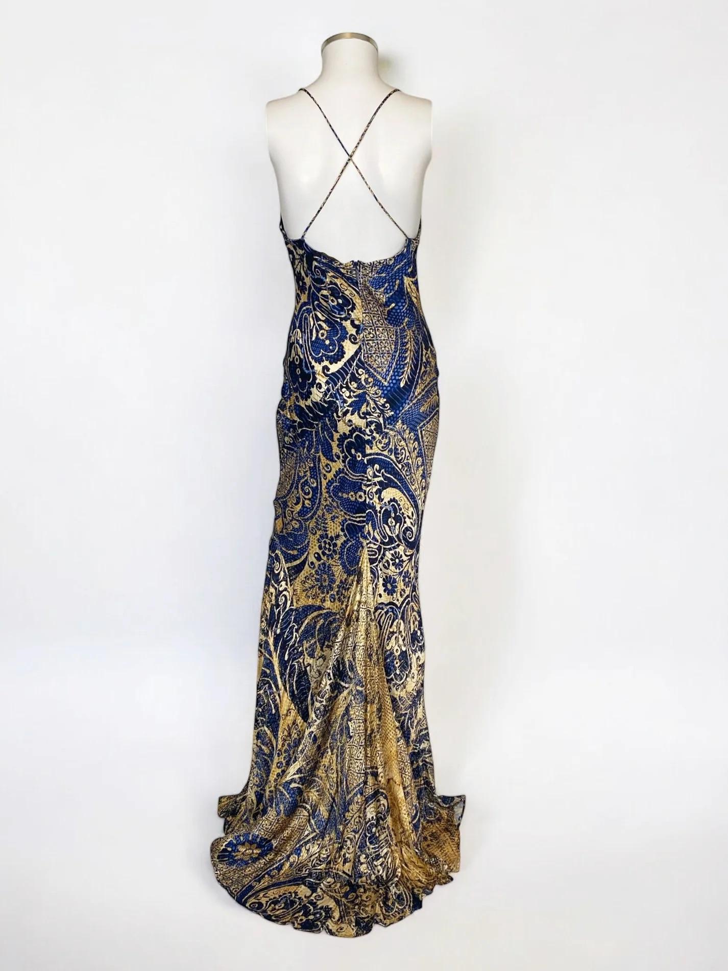 Gris Robe en soie bleu et or de Roberto Cavalli, 2005 en vente