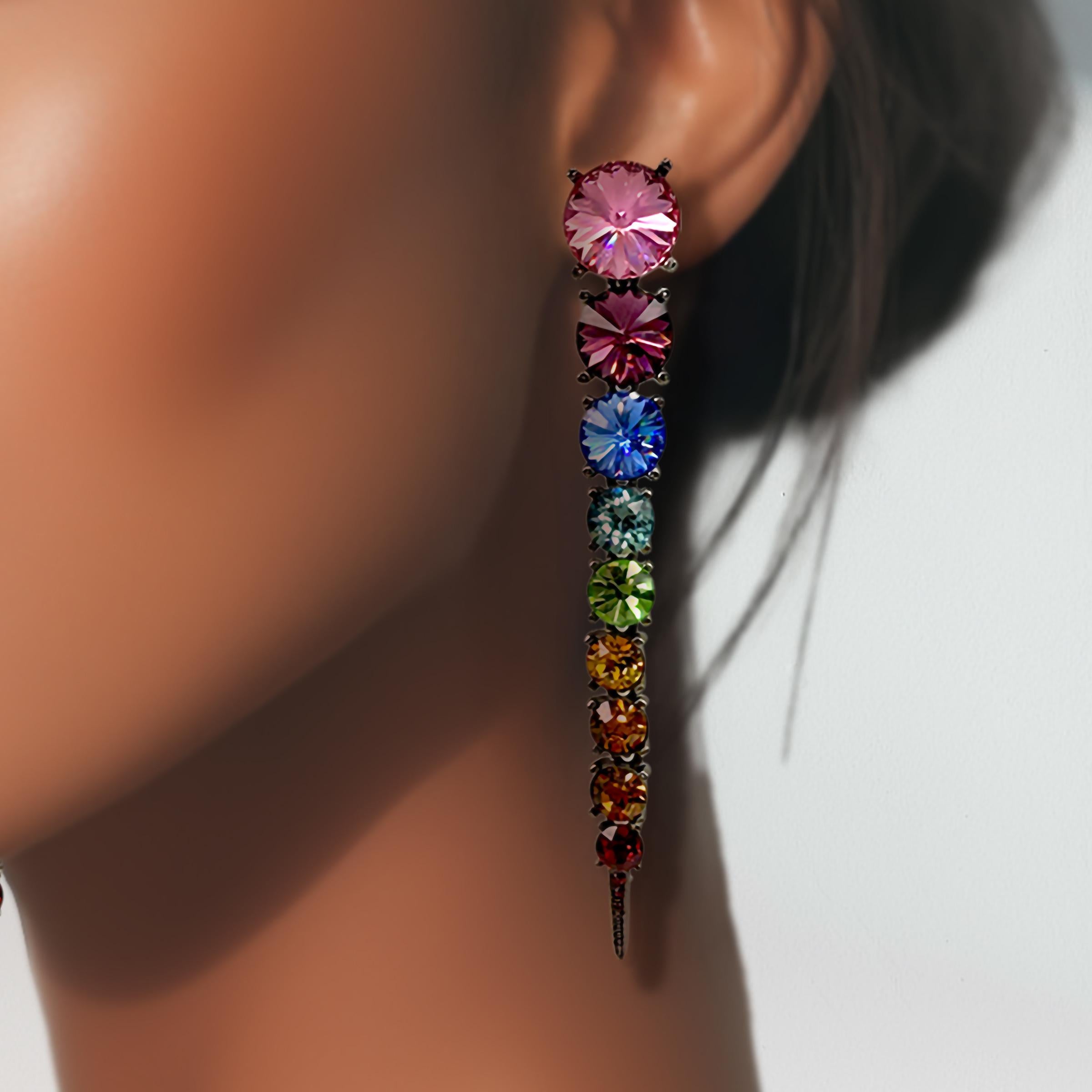 Donna Oscar De la Renta Orecchini a perno lineari articolati con cristalli Swarovski arcobaleno in vendita