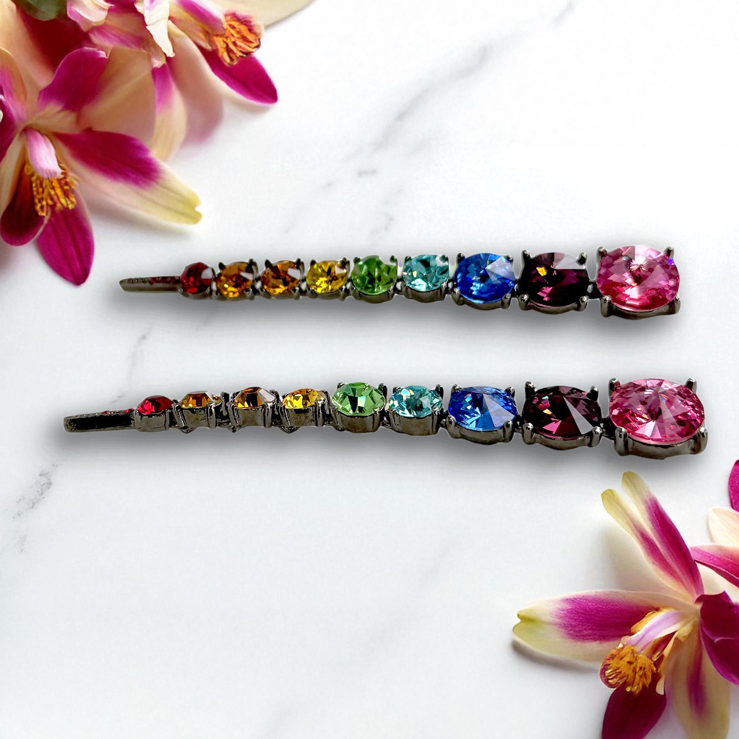 Oscar De la Renta Orecchini a perno lineari articolati con cristalli Swarovski arcobaleno in vendita 5