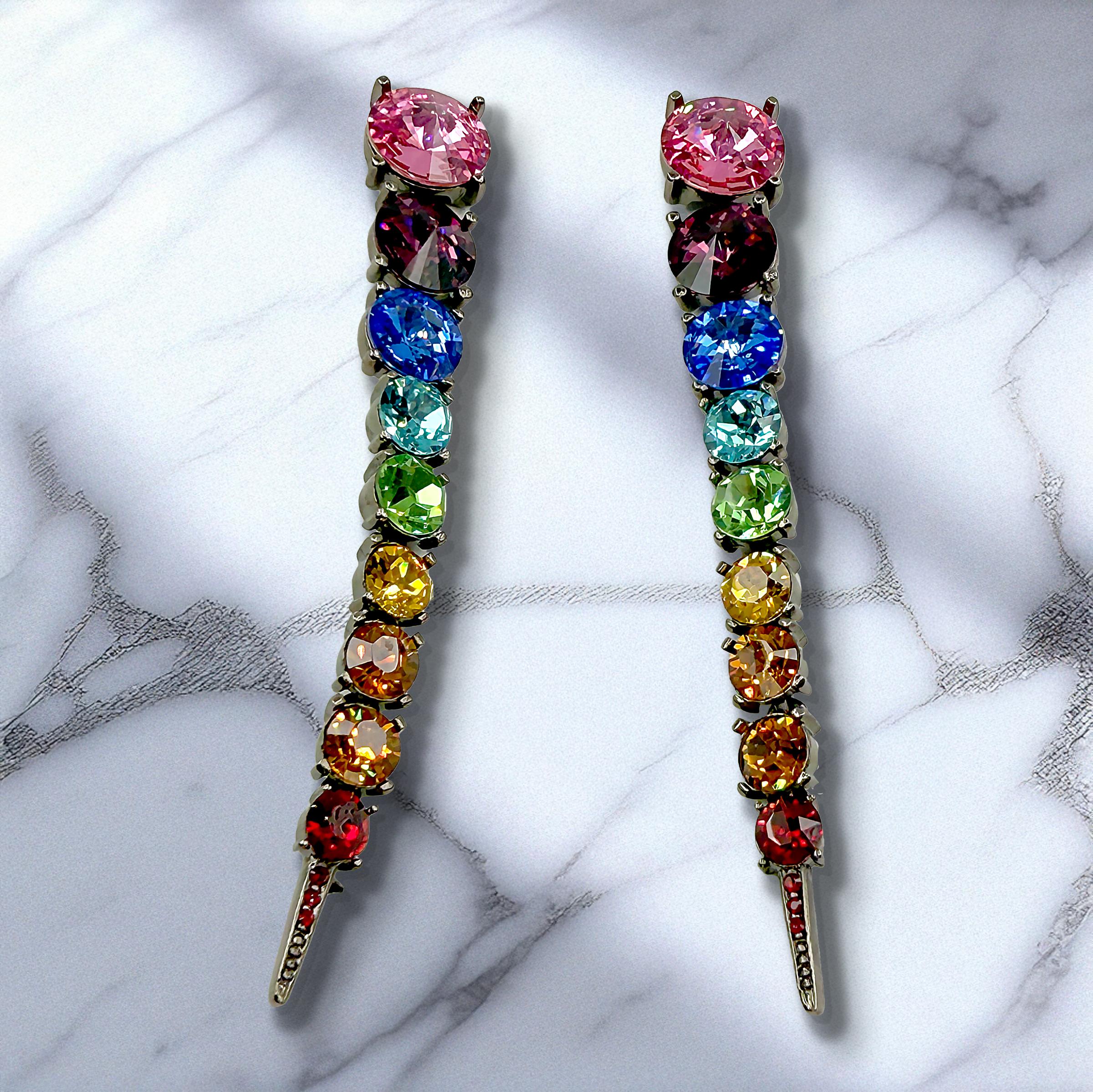 Oscar De la Renta Orecchini a perno lineari articolati con cristalli Swarovski arcobaleno in vendita 4