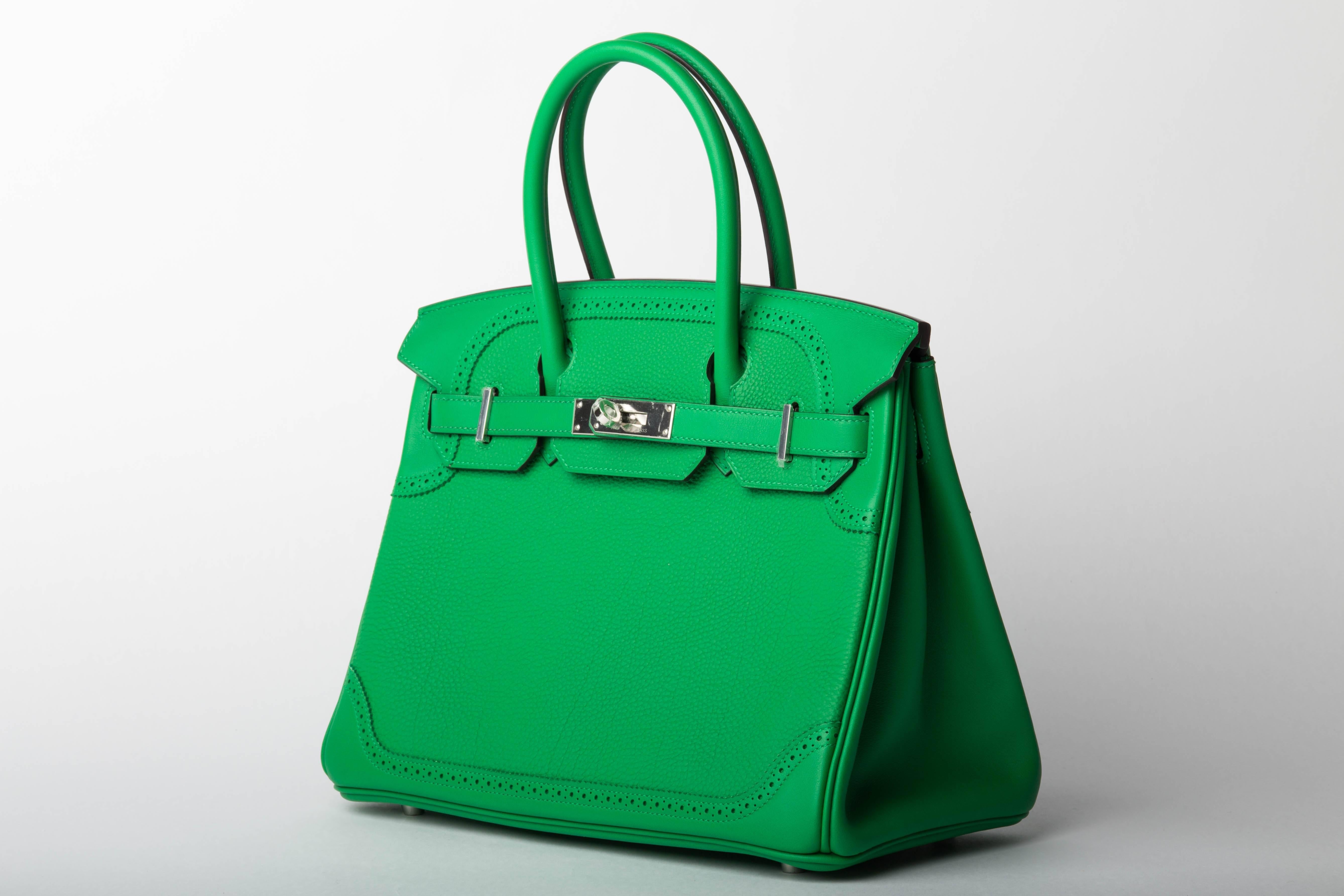 The name Ghillies comes from the lace like leather detail originally used on Hermes men brogues! 

This an alive and bright  Bamboo green color of Hermes! 

This bag comes with all its details attached -  lock, keys, clochette, a fabric sleeper