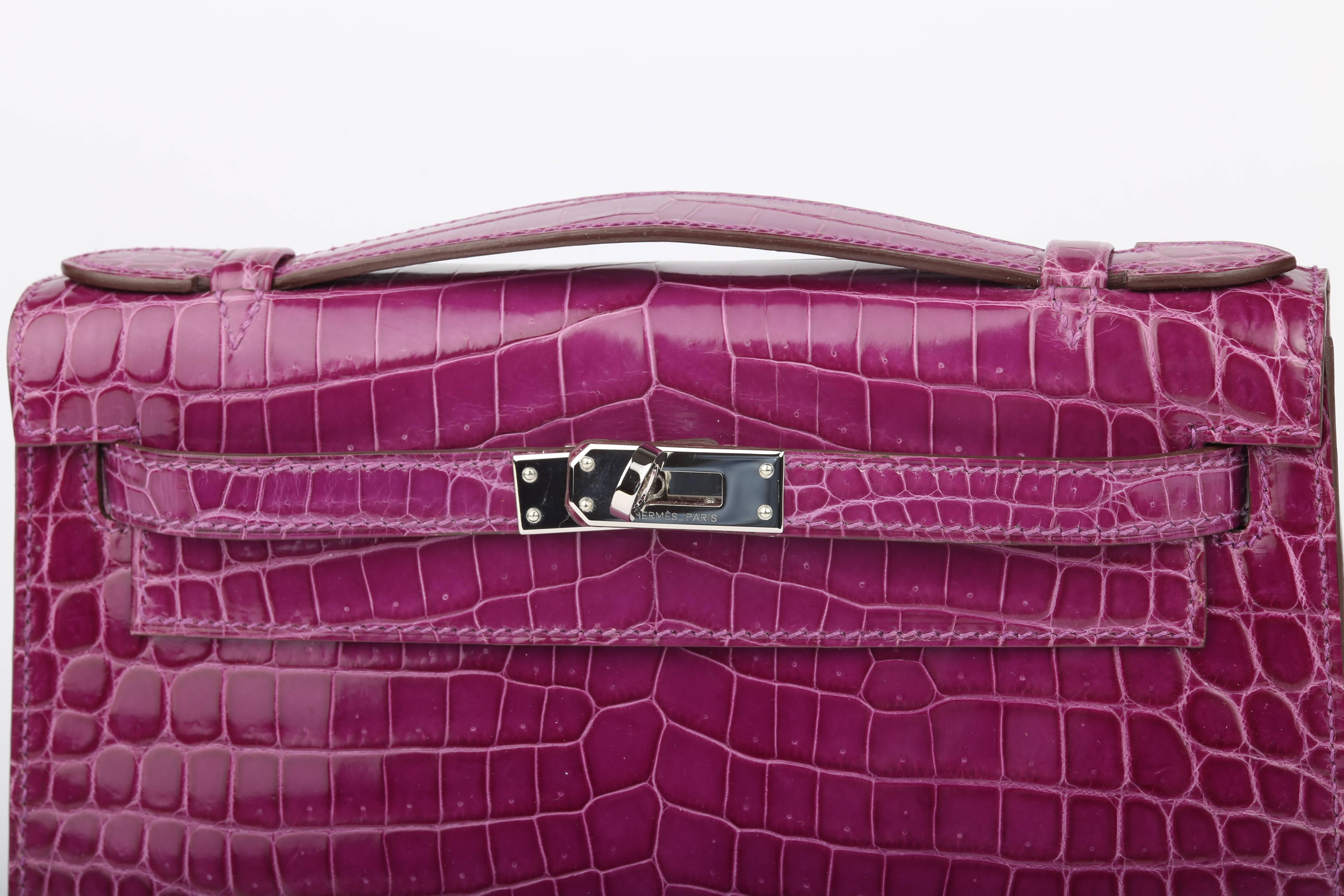 Hermes Kelly Pochette Violet in Niloticus Shiny Crocodile with Silver HDW  For Sale 2