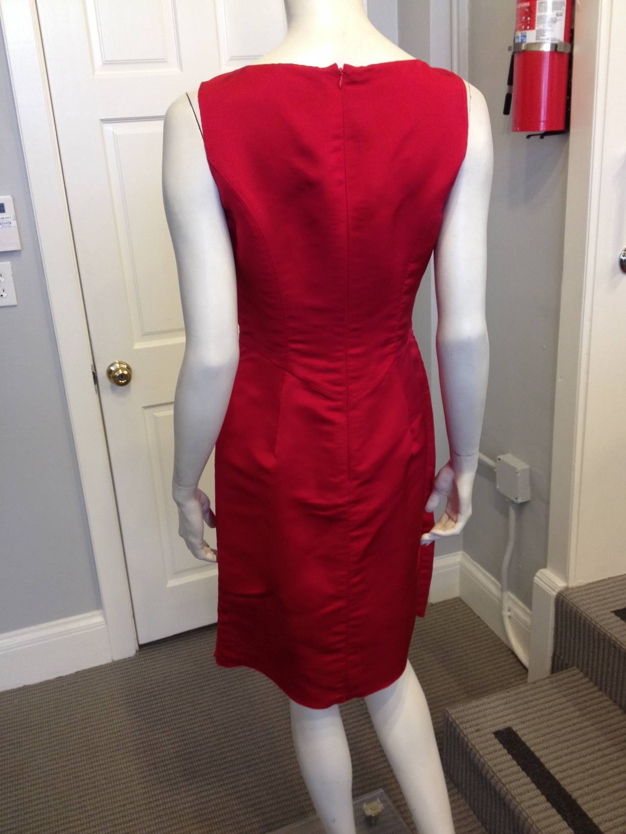 From one of the pillars of American elegance. The silk twill is resplendent in bright fire engine red, and the beautiful tailoring cuts a perfect hourglass shaped silhouette. The gentle pentagonal neckline and sweetheart seams are feminine and