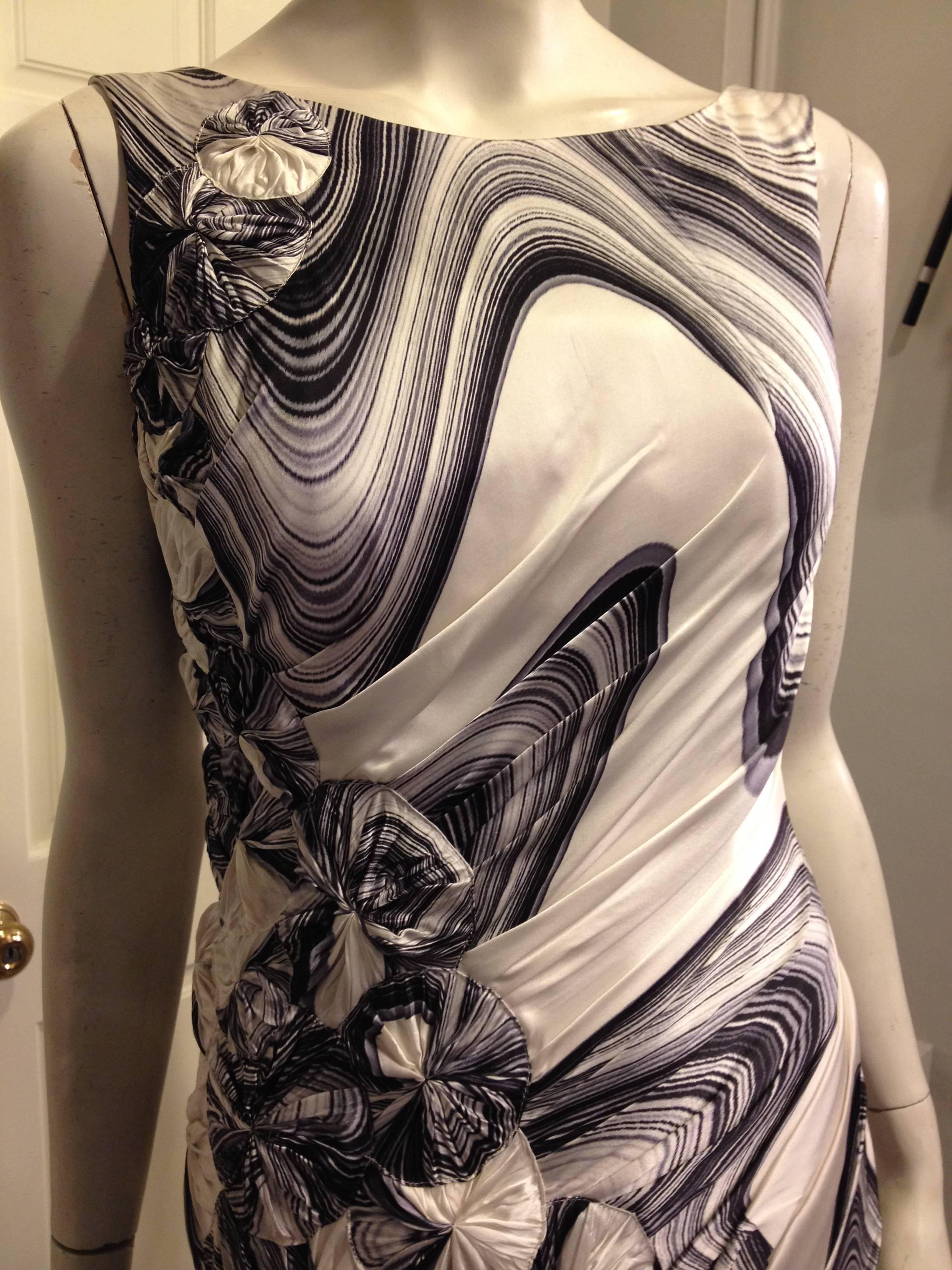 Women's Carlos Miele White and Navy Swirled Gown For Sale