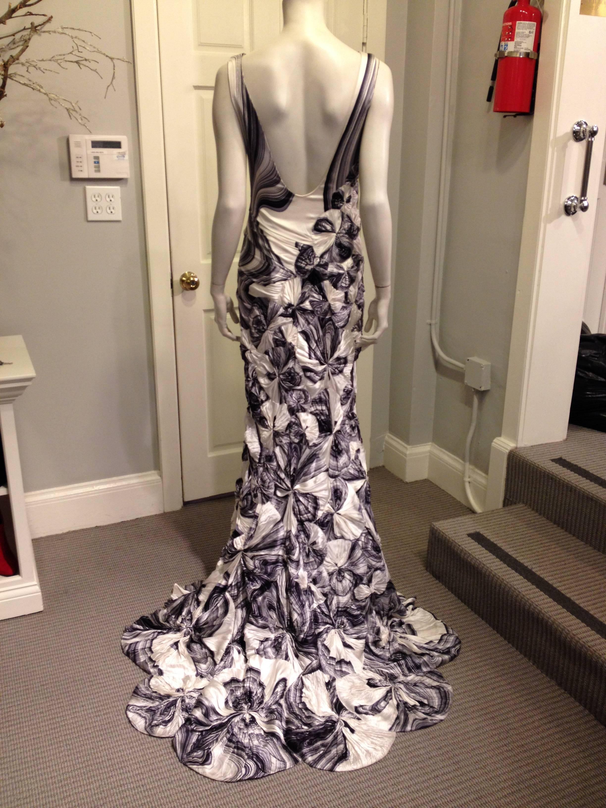 Carlos Miele White and Navy Swirled Gown In New Condition For Sale In San Francisco, CA
