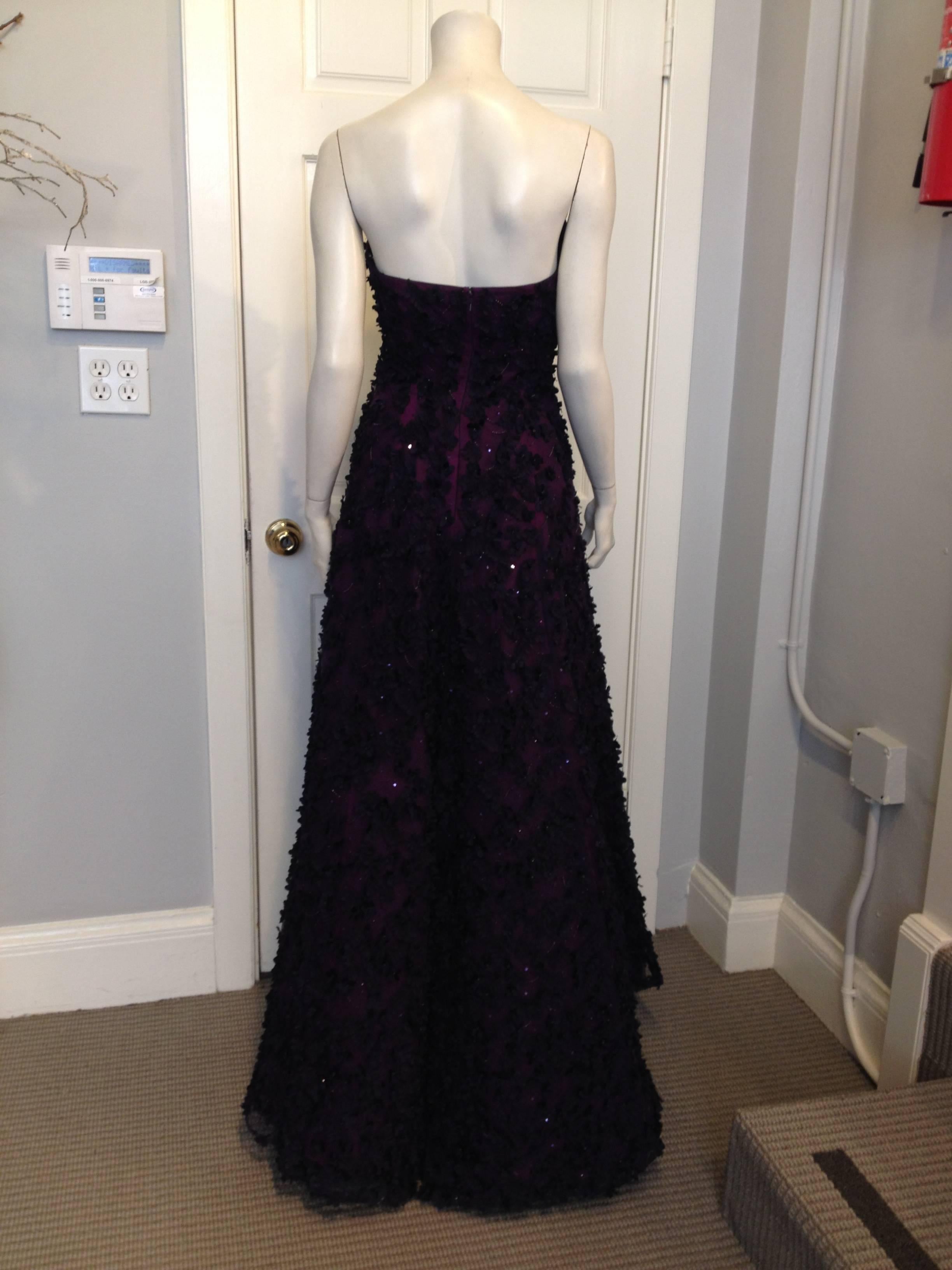 Oscar de la Renta Royal Purple Floral Gown In Excellent Condition For Sale In San Francisco, CA