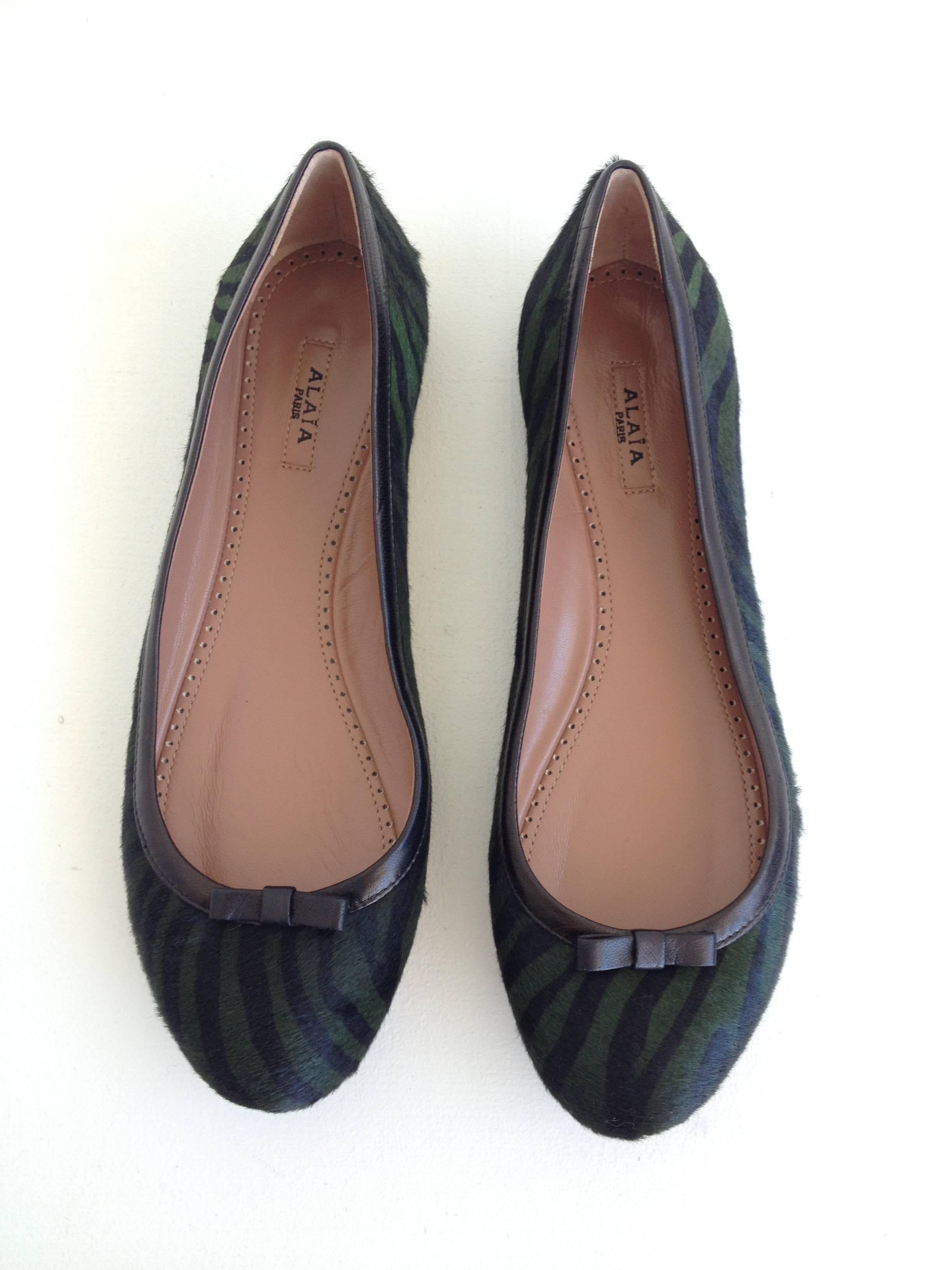 Alaia Forest Green and Black Zebra Hair Pumps In New Condition In San Francisco, CA