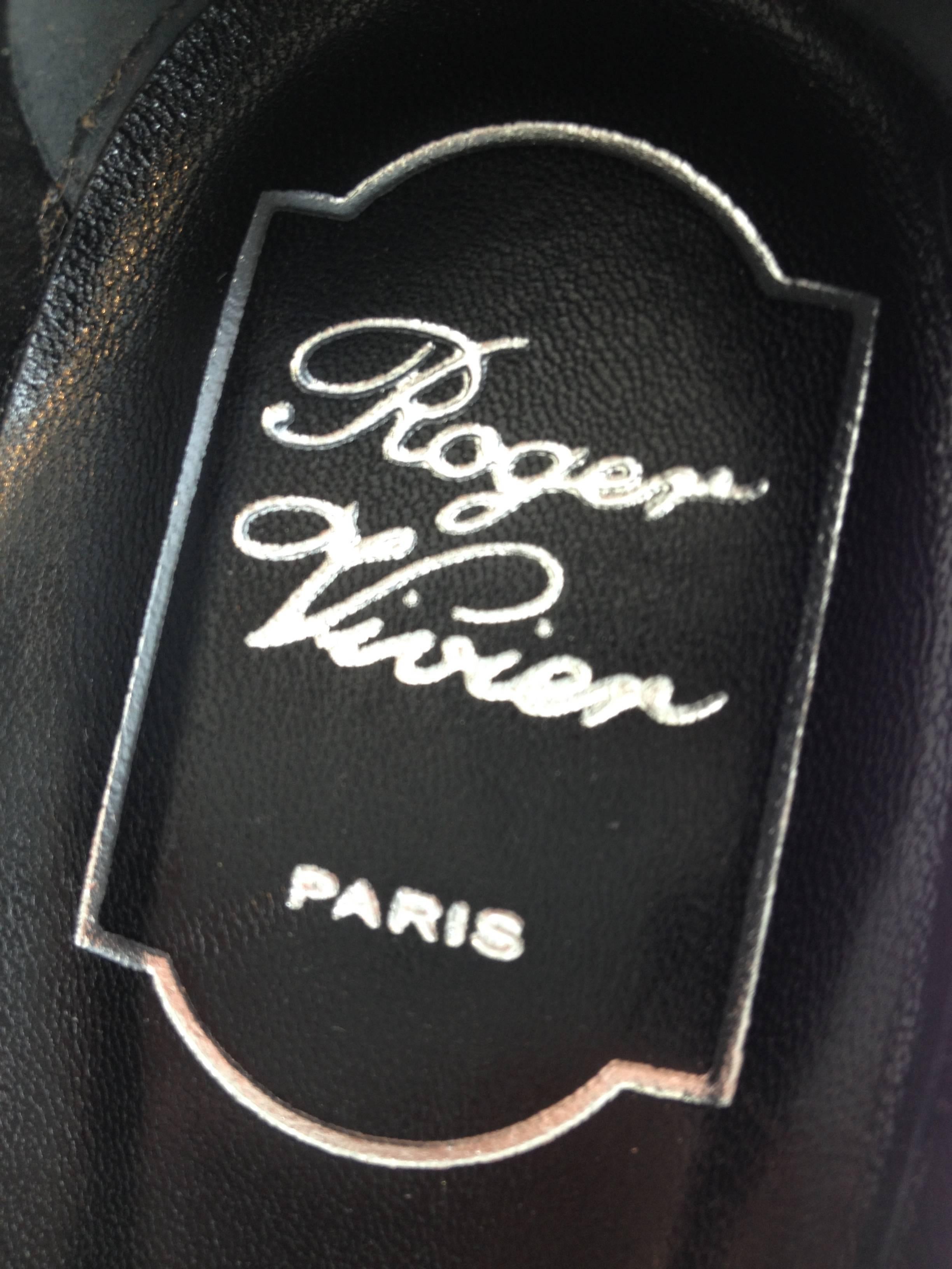 Roger Vivier Grey Patent Leather Heels 3