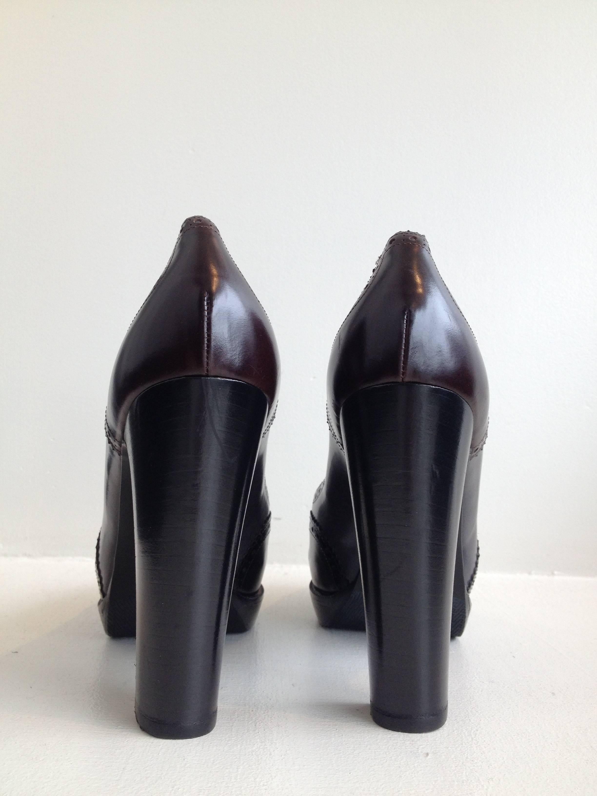 Women's Hermes Grey and Black Leather Oxford Pumps