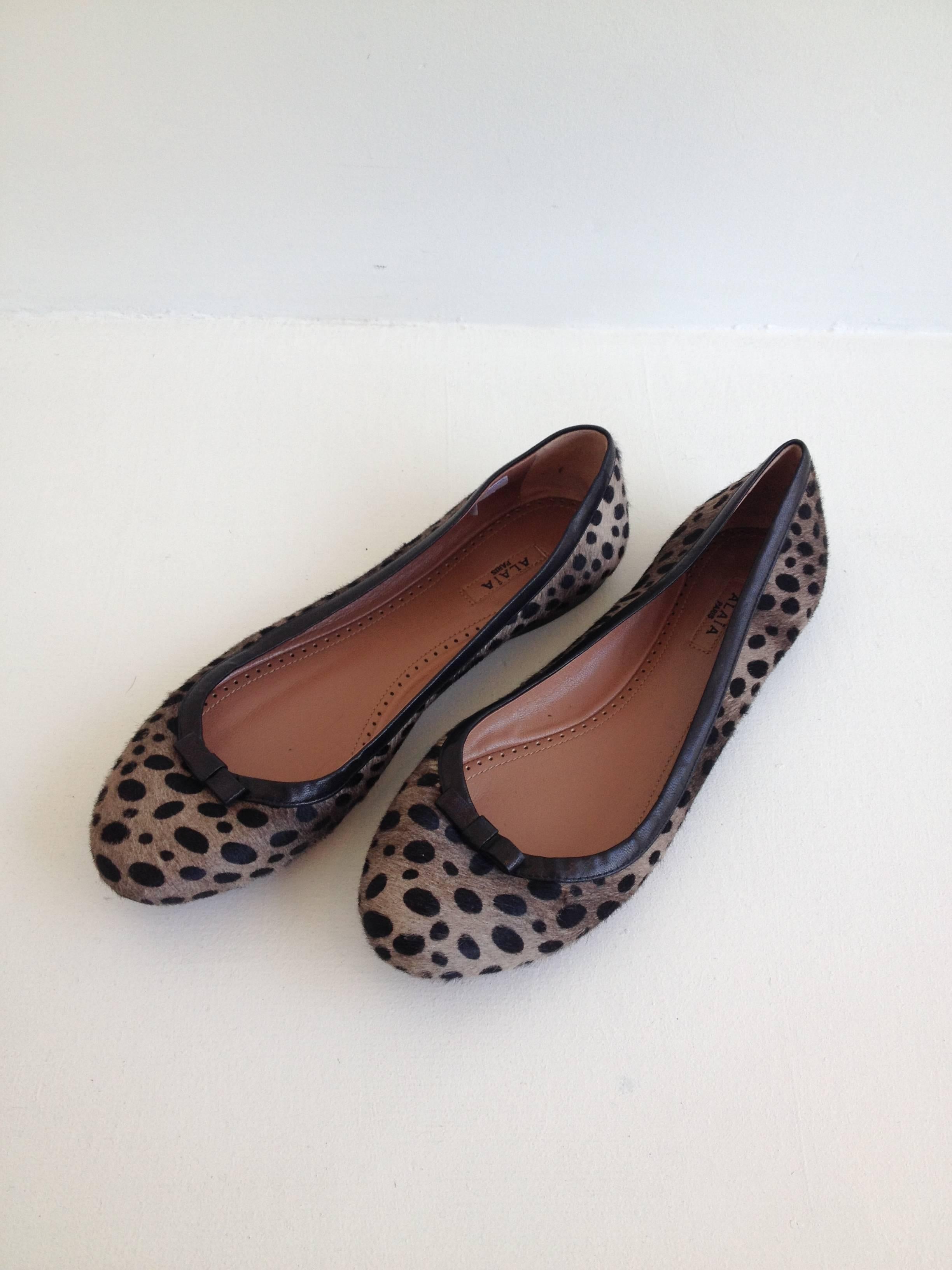 Black Alaia Brown Spotted Ponyhair Flats Size 37