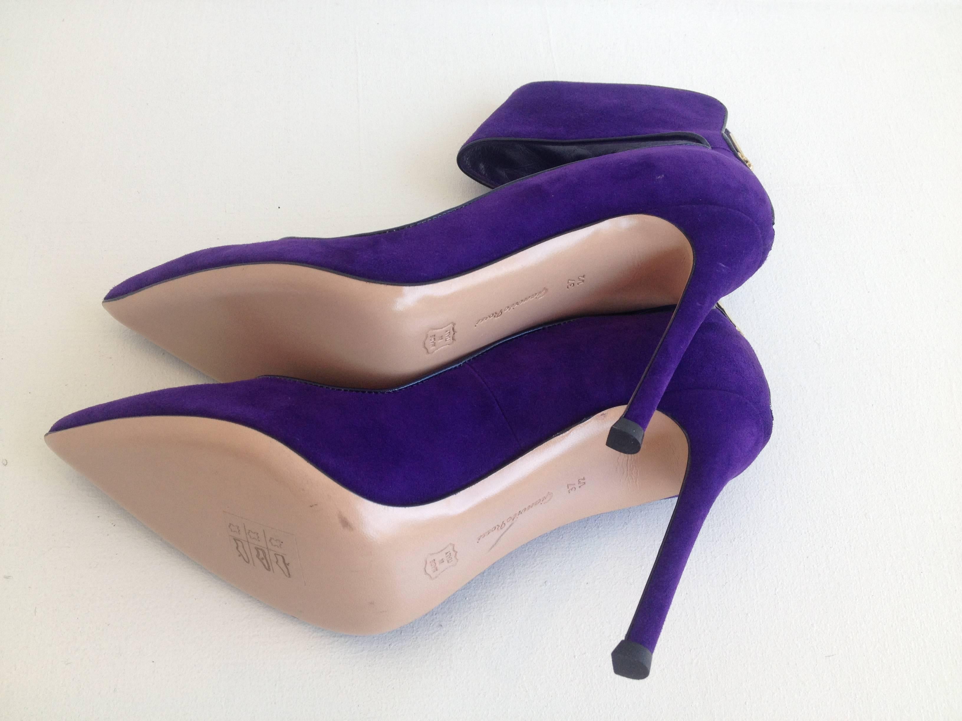 Gianvito Rossi Purple Suede Cuff Heels Size 37.5 (7) For Sale 3