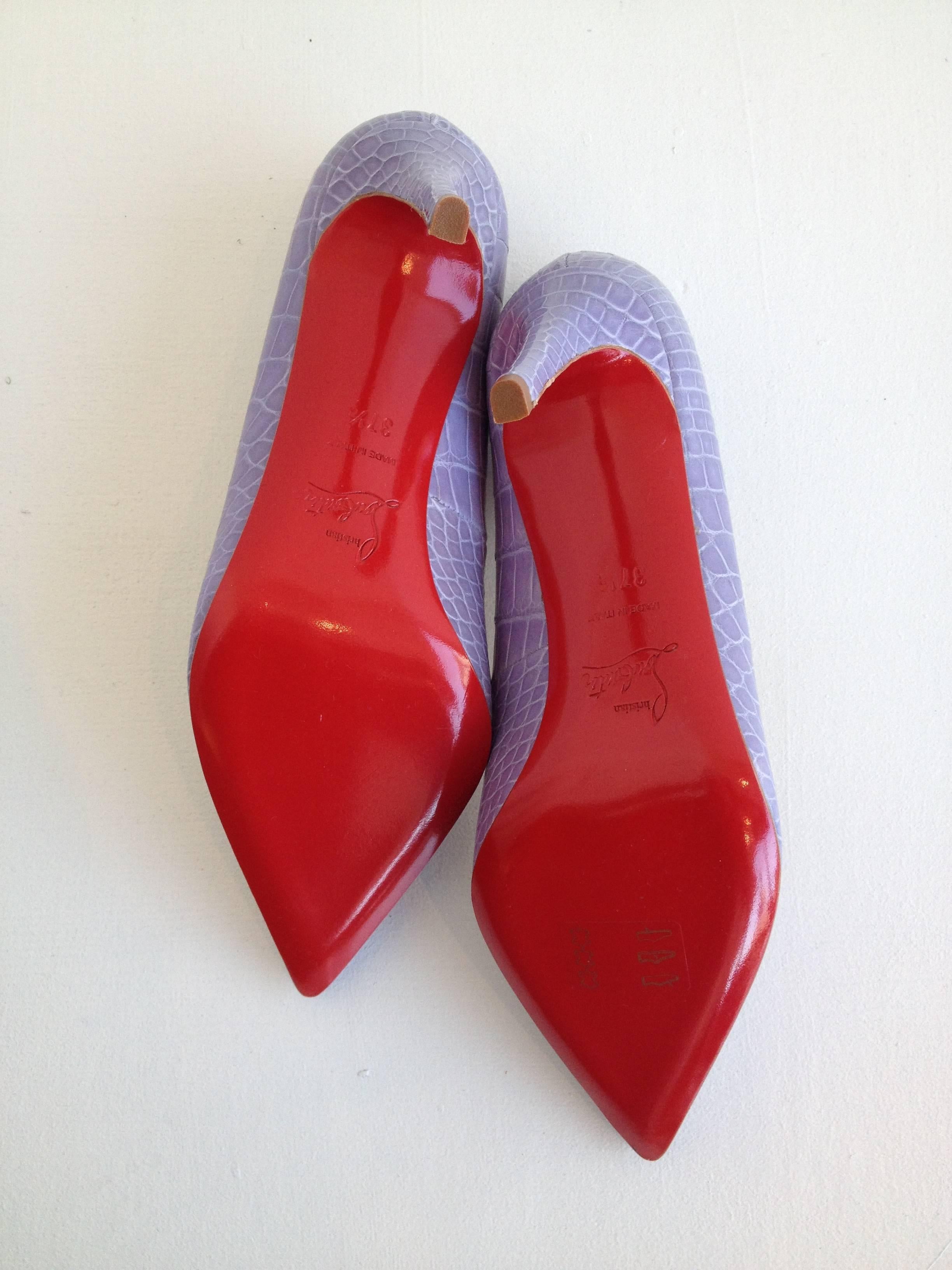 Christian Louboutin Lavender Crocodile Pumps Size 37.5 (7) In New Condition For Sale In San Francisco, CA