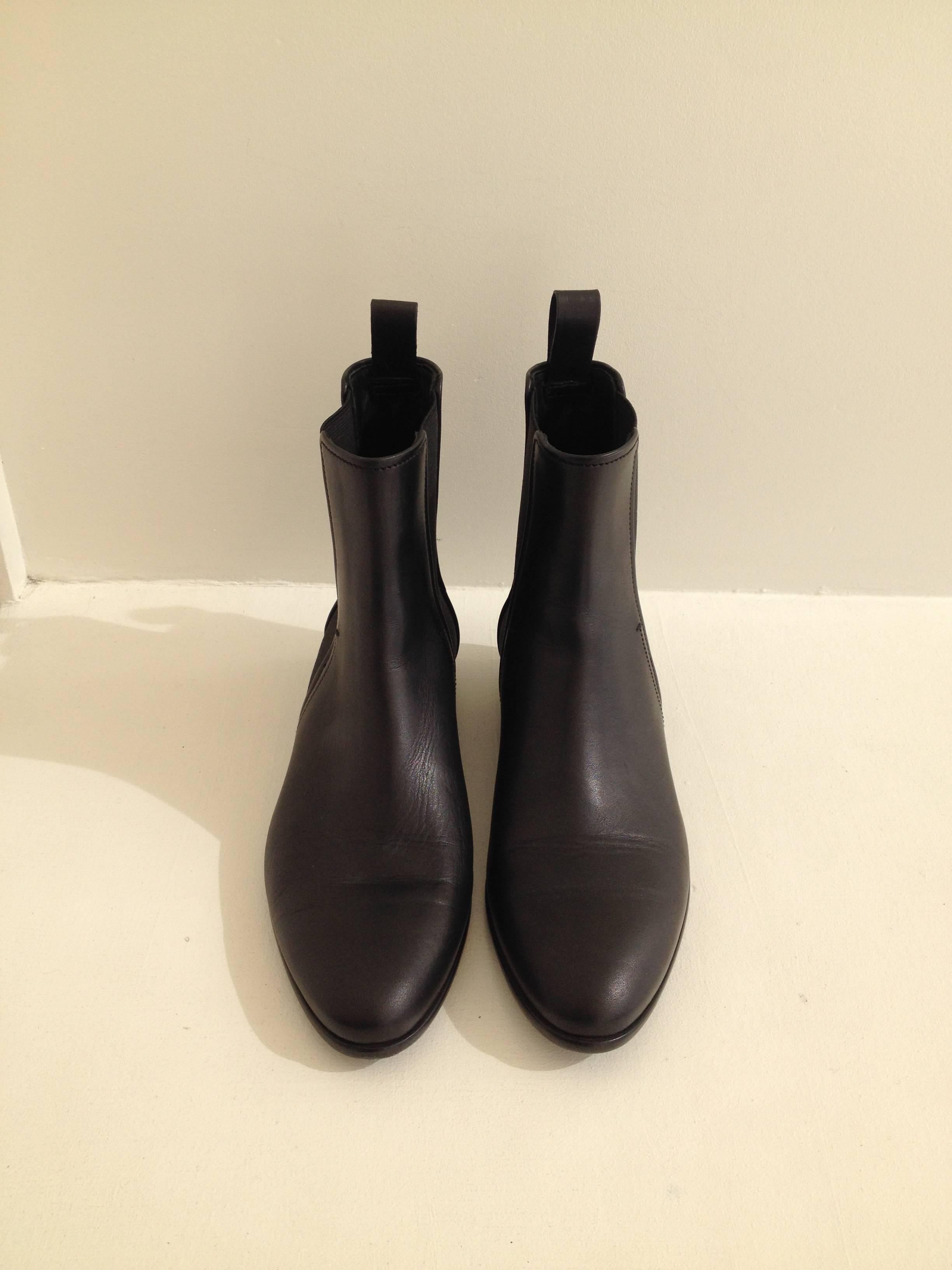 Simple and sleek, these boots are absolutely the perfect pair. The almond toe and three-quarter inch heel are classic and feminine, while the straight elastic side panels add a sharpness to the look. The shape is minimally styled, making them both