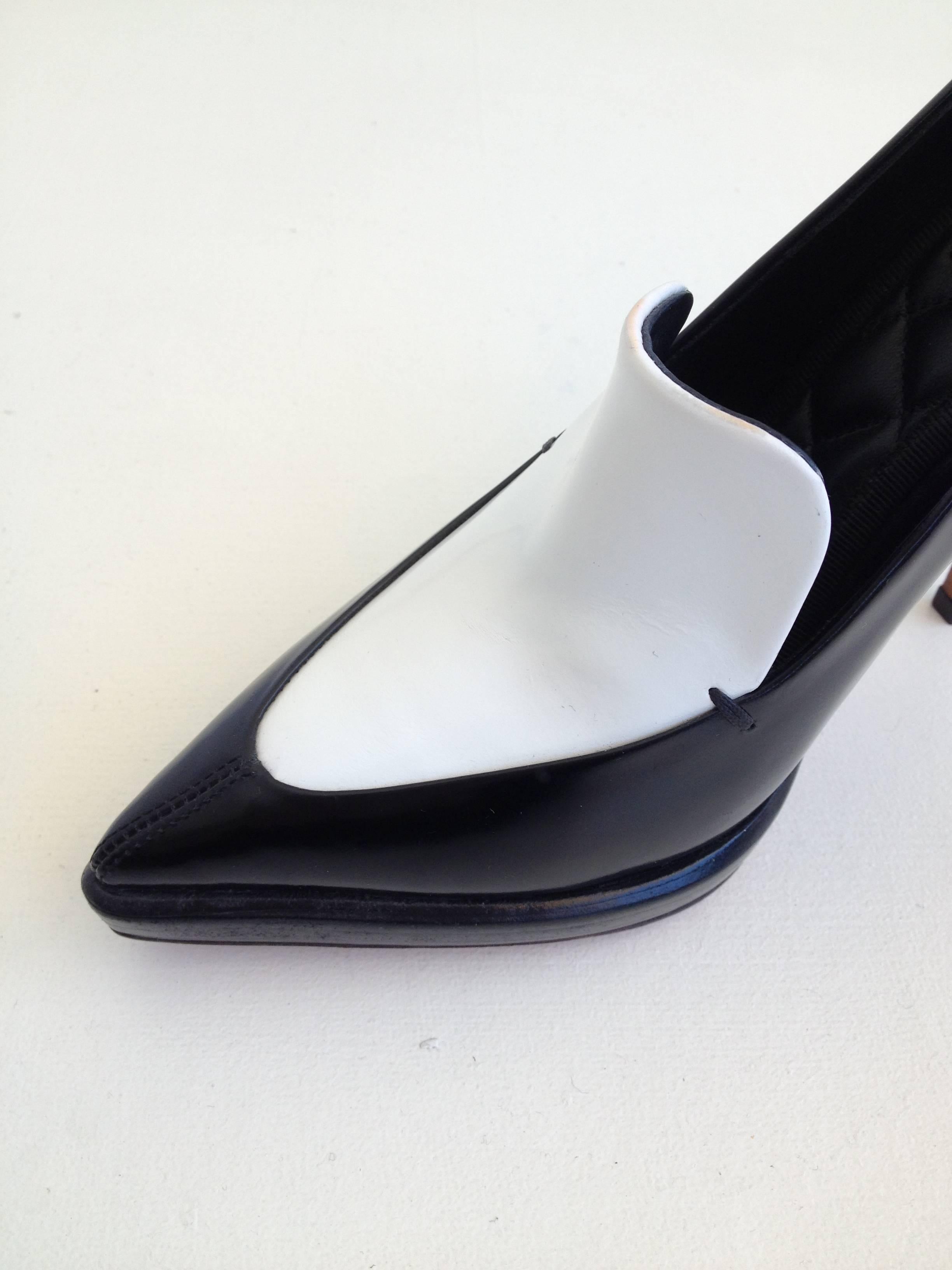Women's Celine Black and White Pumps Size 37.5 (7) For Sale