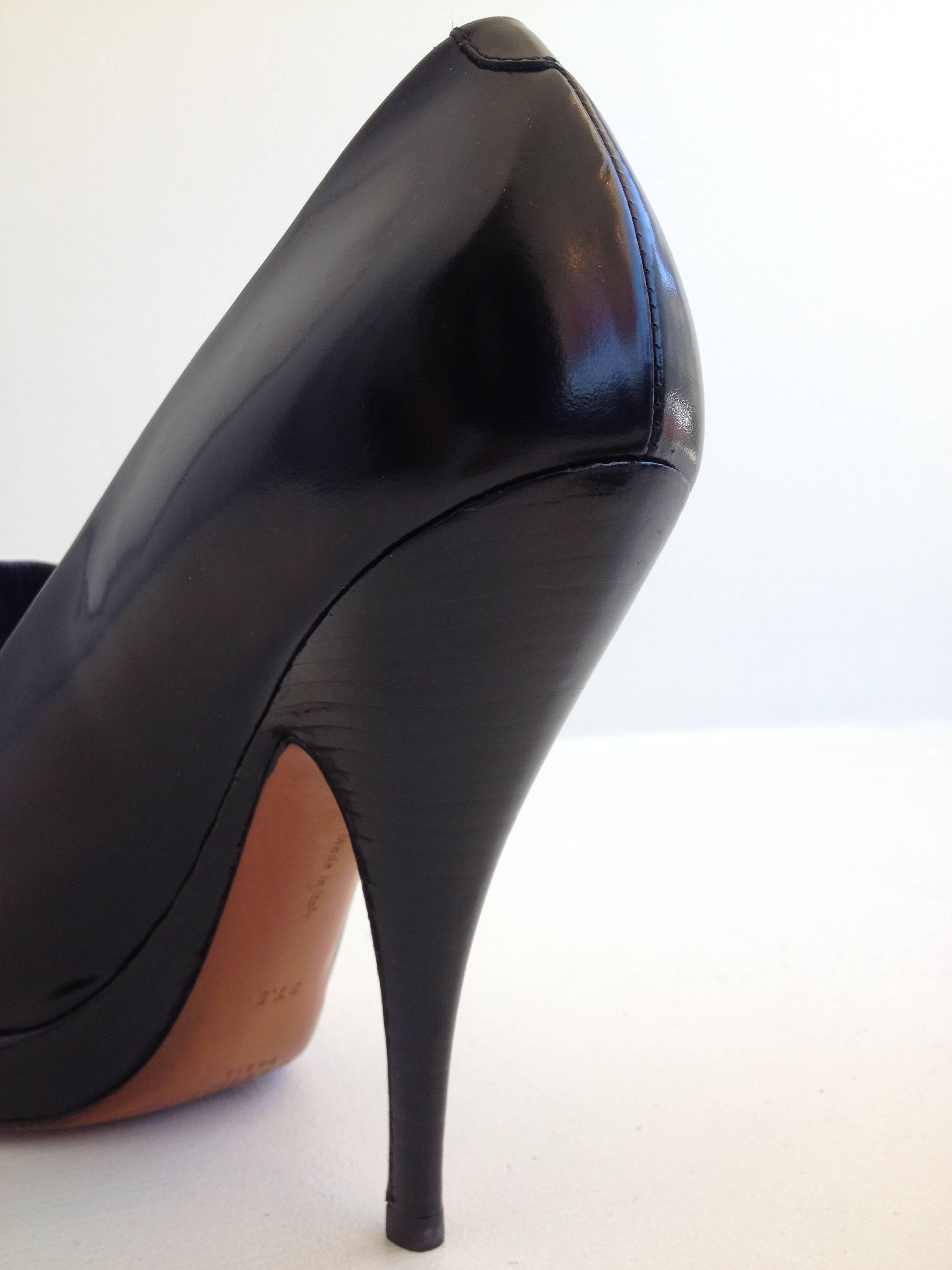 Celine Black and White Pumps Size 37.5 (7) For Sale 1