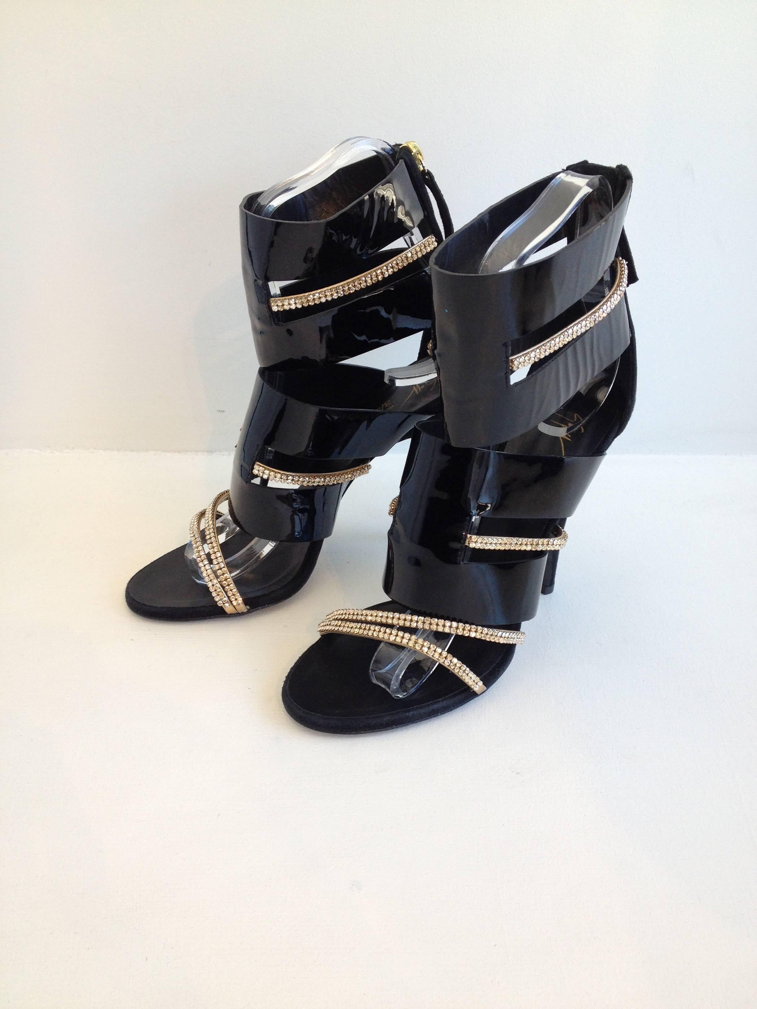 Giuseppe Zanotti pour Balmain Black Patent Cutout Heels Size 38 In New Condition In San Francisco, CA