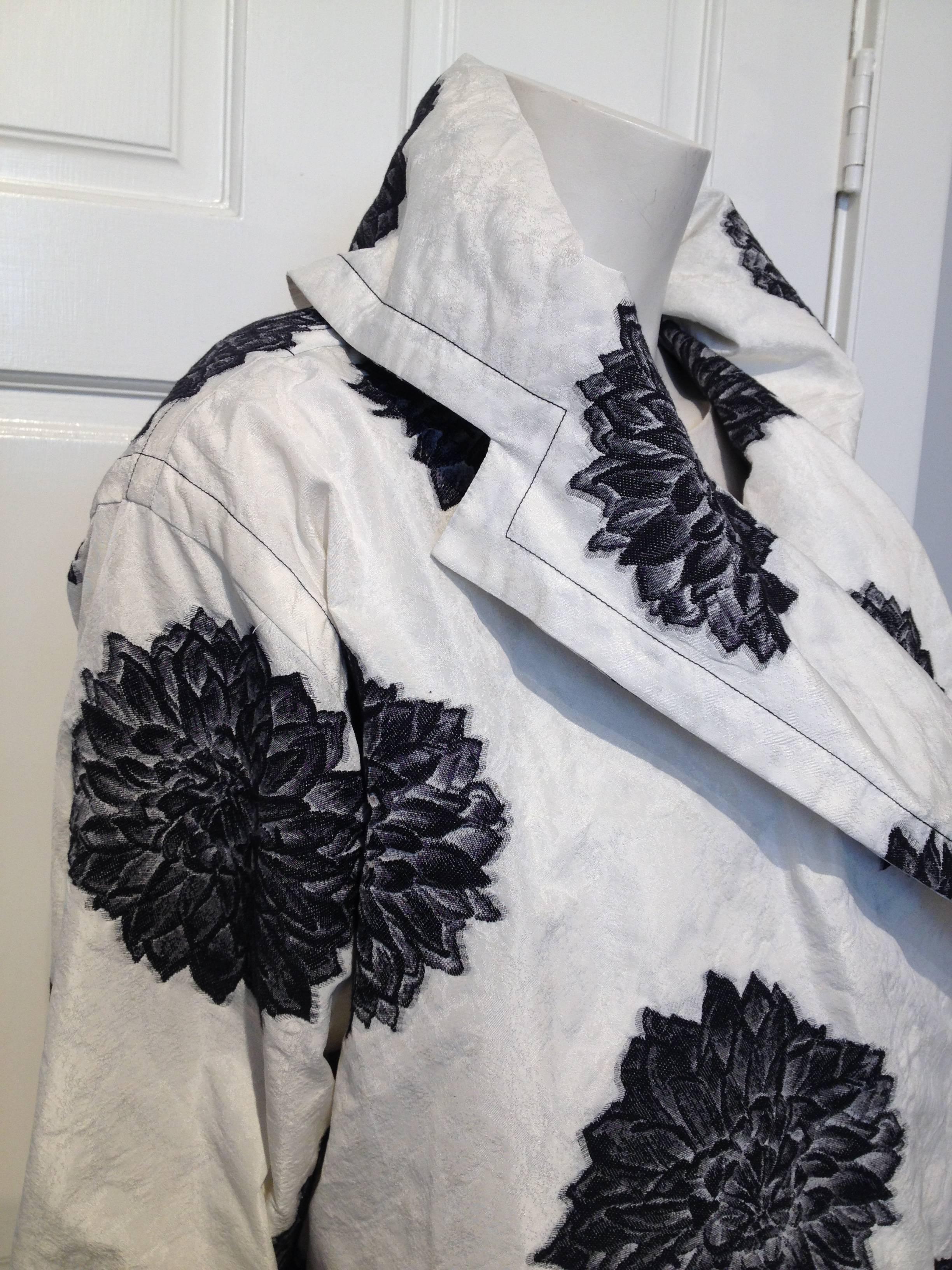 Women's Miller et Bertaux Black and White Chrysanthemum Coat Size M