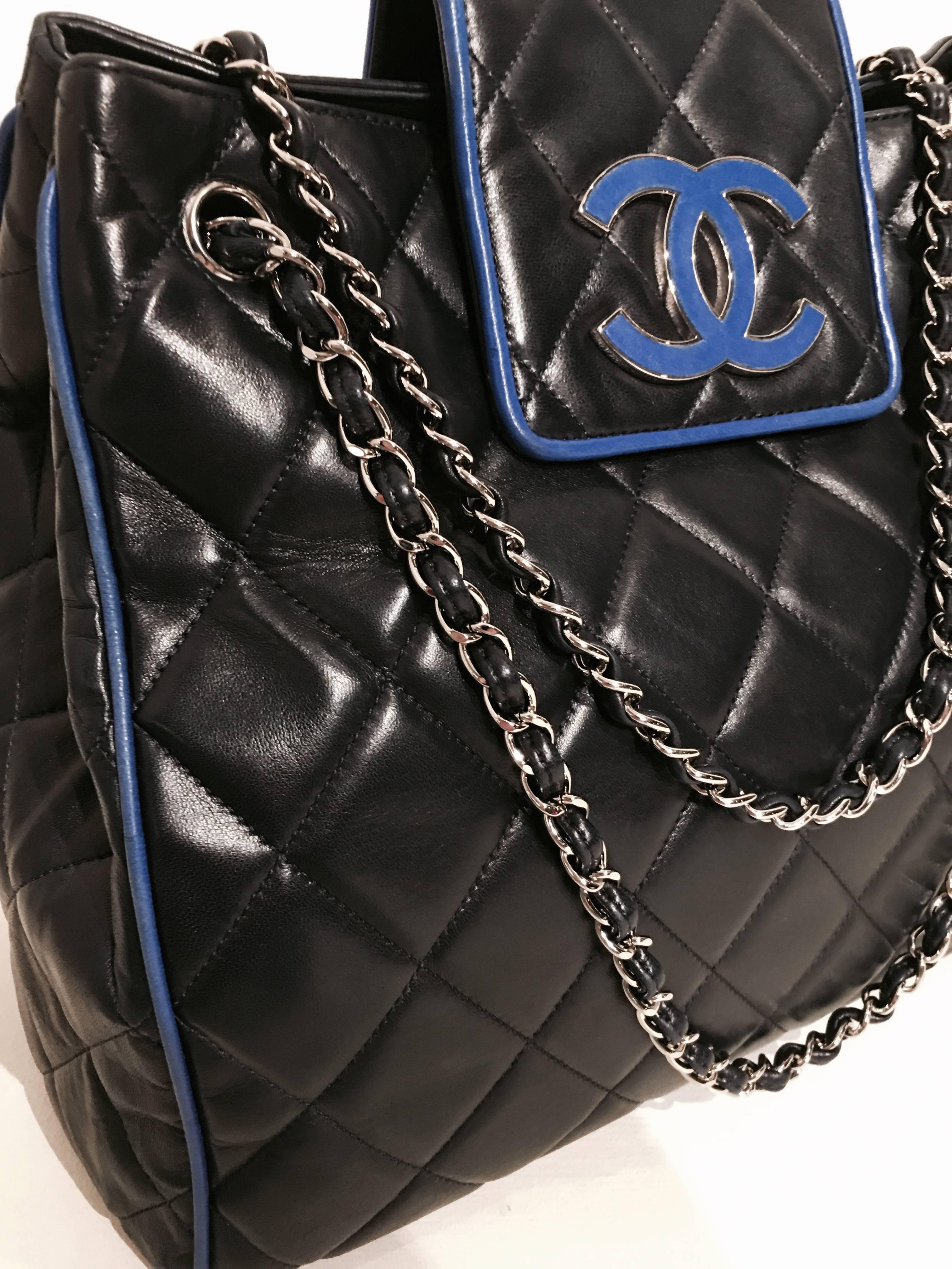 Chanel Navy Quilted Leather Bag In Excellent Condition In San Francisco, CA